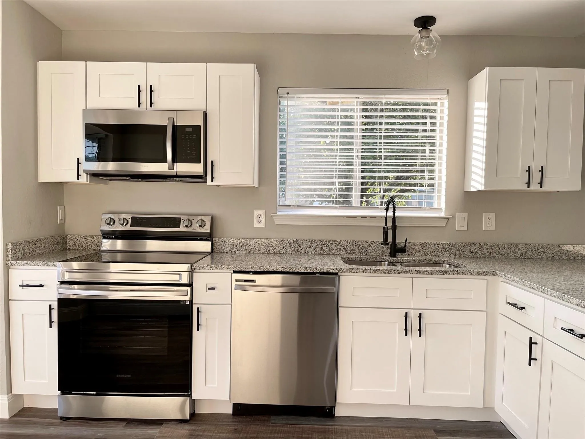 Single Family Residence For Sale in Dallas County , 3917 Queens Court, Garland, Texas 75043, 2 Bedroom, 1 Bathroom, Garage spaces, 992 Sqft, built in 1984, mls#21336001, Real Estate Agent in Garland, Homes For Sale in Dallas county, Homes For Sale in Garland, Realtor in Garland Texas, Real Estate Brokerage Independent Realty Texas, Luminita Cordes Realtor