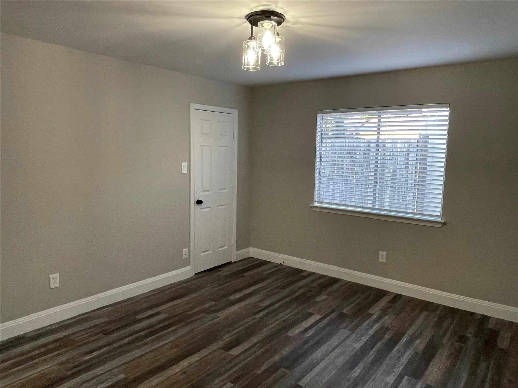Single Family Residence For Sale in Dallas County , 3917 Queens Court, Garland, Texas 75043, 2 Bedroom, 1 Bathroom, Garage spaces, 992 Sqft, built in 1984, mls#21336001, Real Estate Agent in Garland, Homes For Sale in Dallas county, Homes For Sale in Garland, Realtor in Garland Texas, Real Estate Brokerage Independent Realty Texas, Luminita Cordes Realtor