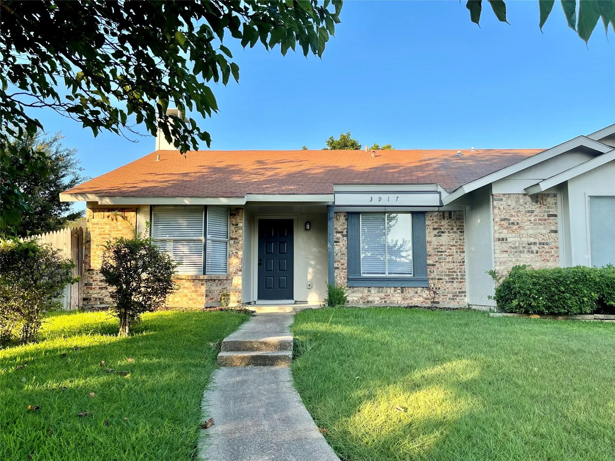 Single Family Residence For Sale in Dallas County , 3917 Queens Court, Garland, Texas 75043, 2 Bedroom, 1 Bathroom, Garage spaces, 992 Sqft, built in 1984, mls#21336001, Real Estate Agent in Garland, Homes For Sale in Dallas county, Homes For Sale in Garland, Realtor in Garland Texas, Real Estate Brokerage Independent Realty Texas, Luminita Cordes Realtor
