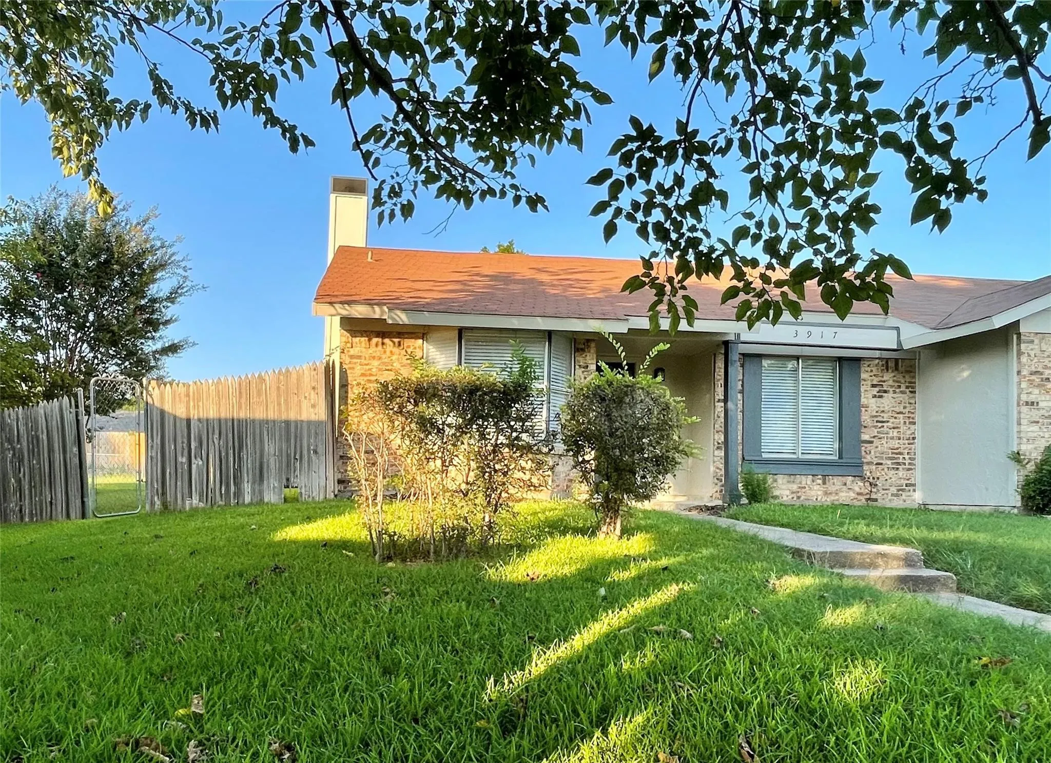 Single Family Residence For Sale in Dallas County , 3917 Queens Court, Garland, Texas 75043, 2 Bedroom, 1 Bathroom, Garage spaces, 992 Sqft, built in 1984, mls#21336001, Real Estate Agent in Garland, Homes For Sale in Dallas county, Homes For Sale in Garland, Realtor in Garland Texas, Real Estate Brokerage Independent Realty Texas, Luminita Cordes Realtor