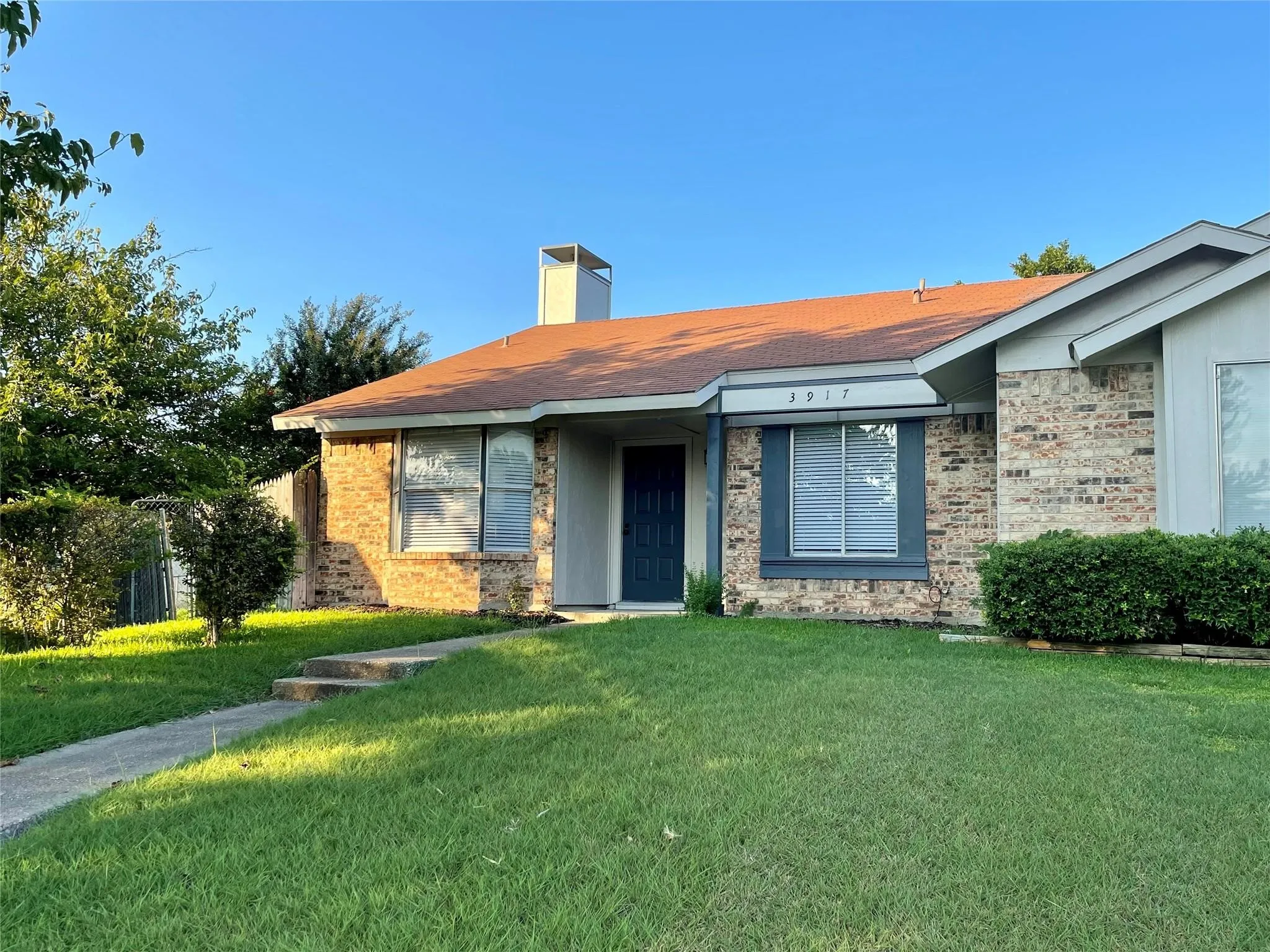 Single Family Residence For Sale in Dallas County , 3917 Queens Court, Garland, Texas 75043, 2 Bedroom, 1 Bathroom, Garage spaces, 992 Sqft, built in 1984, mls#21336001, Real Estate Agent in Garland, Homes For Sale in Dallas county, Homes For Sale in Garland, Realtor in Garland Texas, Real Estate Brokerage Independent Realty Texas, Luminita Cordes Realtor
