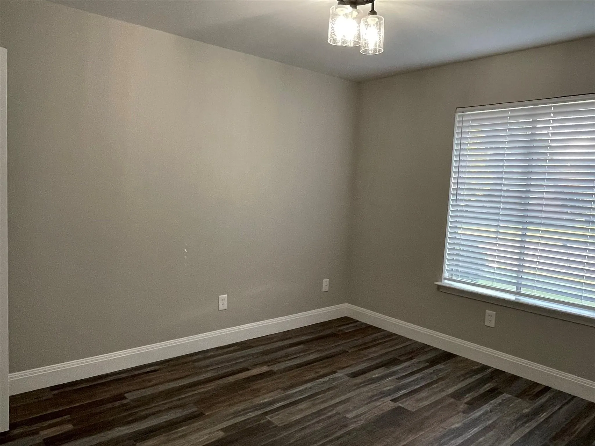 Single Family Residence For Sale in Dallas County , 3917 Queens Court, Garland, Texas 75043, 2 Bedroom, 1 Bathroom, Garage spaces, 992 Sqft, built in 1984, mls#21336001, Real Estate Agent in Garland, Homes For Sale in Dallas county, Homes For Sale in Garland, Realtor in Garland Texas, Real Estate Brokerage Independent Realty Texas, Luminita Cordes Realtor