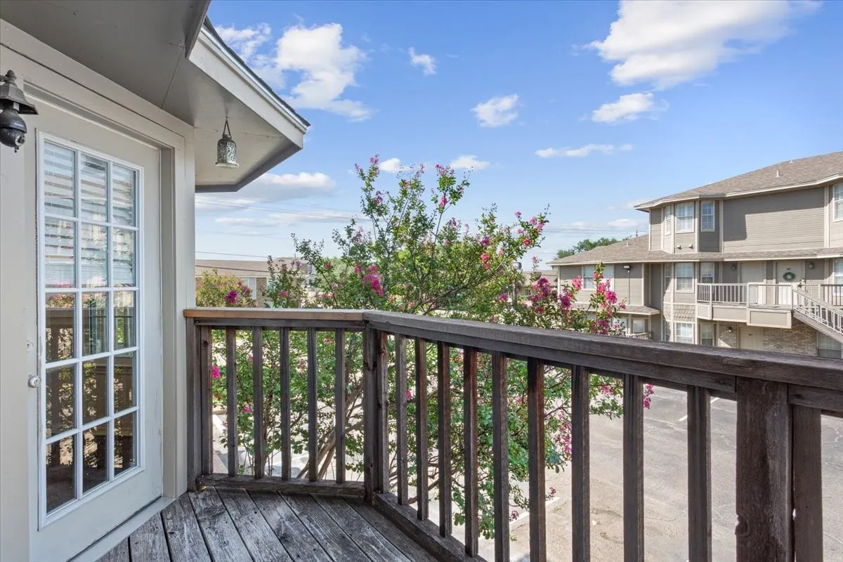 Condominium For Sale in Mc Lennan County , 1325 Speight Avenue, Waco, Texas 76706, 2 Bedrooms, 3 Bathrooms, Garage spaces, 1,143 Sqft, built in 1984, Price $145,000, mls#21336766, Real Estate Agent in Waco, Homes For Sale in Mc Lennan county, Homes For Sale in Waco, Realtor in Waco Texas, Real Estate Brokerage Independent Realty Texas, Luminita Cordes Realtor