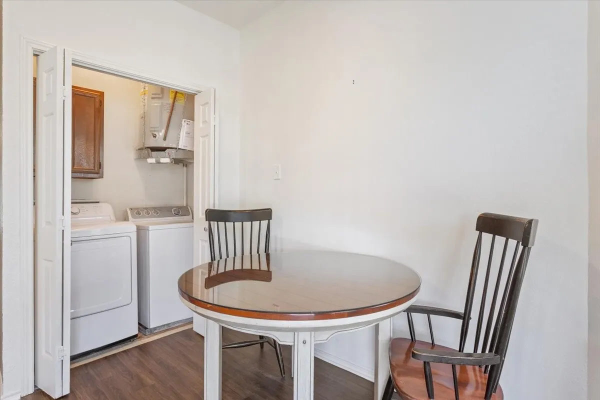 Condominium For Sale in Mc Lennan County , 1325 Speight Avenue, Waco, Texas 76706, 2 Bedrooms, 3 Bathrooms, Garage spaces, 1,143 Sqft, built in 1984, Price $145,000, mls#21336766, Real Estate Agent in Waco, Homes For Sale in Mc Lennan county, Homes For Sale in Waco, Realtor in Waco Texas, Real Estate Brokerage Independent Realty Texas, Luminita Cordes Realtor