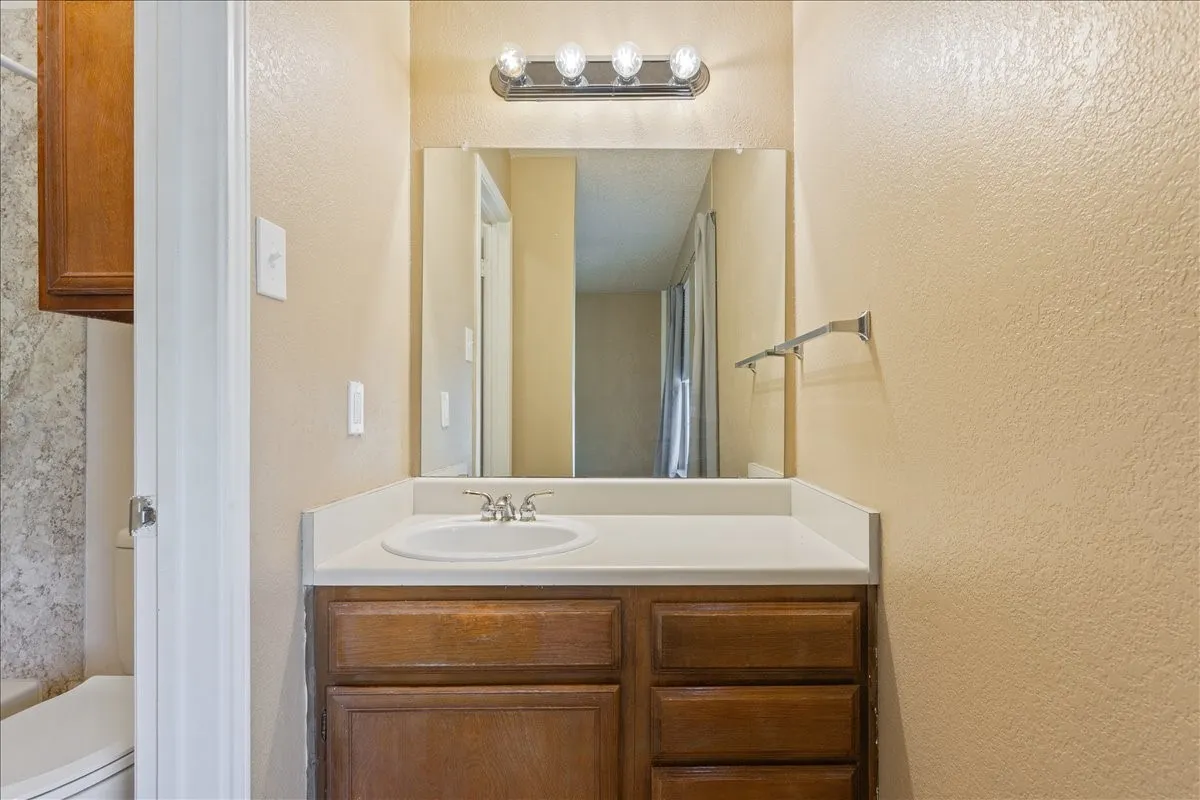 Condominium For Sale in Mc Lennan County , 1325 Speight Avenue, Waco, Texas 76706, 2 Bedrooms, 3 Bathrooms, Garage spaces, 1,143 Sqft, built in 1984, Price $145,000, mls#21336766, Real Estate Agent in Waco, Homes For Sale in Mc Lennan county, Homes For Sale in Waco, Realtor in Waco Texas, Real Estate Brokerage Independent Realty Texas, Luminita Cordes Realtor