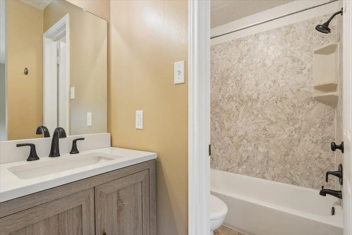 Condominium For Sale in Mc Lennan County , 1325 Speight Avenue, Waco, Texas 76706, 2 Bedrooms, 3 Bathrooms, Garage spaces, 1,143 Sqft, built in 1984, Price $145,000, mls#21336766, Real Estate Agent in Waco, Homes For Sale in Mc Lennan county, Homes For Sale in Waco, Realtor in Waco Texas, Real Estate Brokerage Independent Realty Texas, Luminita Cordes Realtor