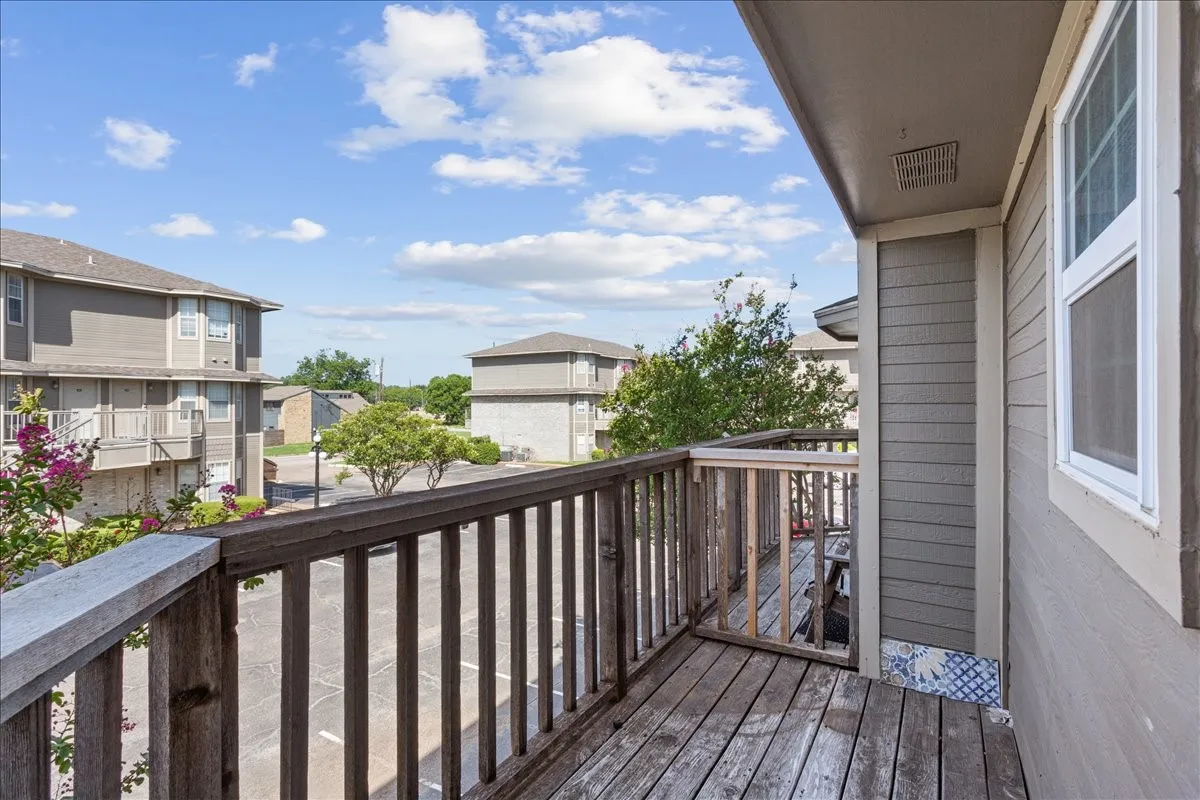 Condominium For Sale in Mc Lennan County , 1325 Speight Avenue, Waco, Texas 76706, 2 Bedrooms, 3 Bathrooms, Garage spaces, 1,143 Sqft, built in 1984, Price $145,000, mls#21336766, Real Estate Agent in Waco, Homes For Sale in Mc Lennan county, Homes For Sale in Waco, Realtor in Waco Texas, Real Estate Brokerage Independent Realty Texas, Luminita Cordes Realtor