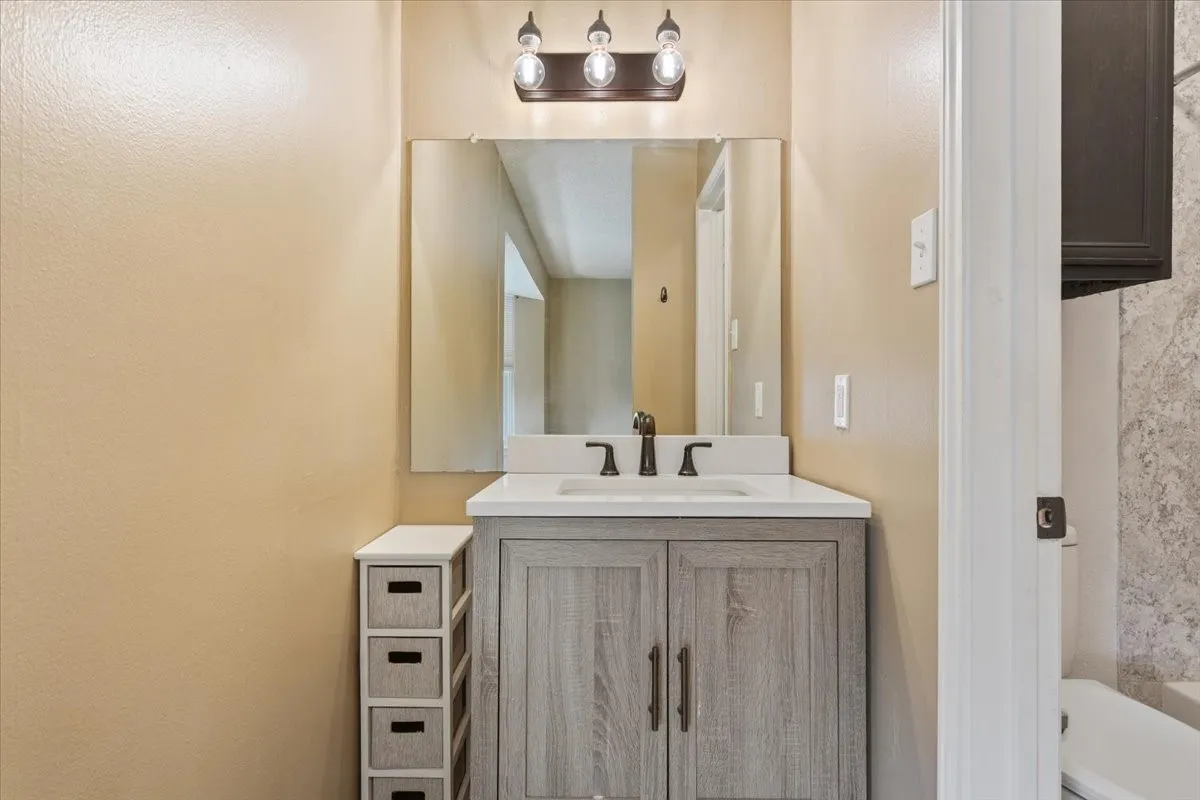 Condominium For Sale in Mc Lennan County , 1325 Speight Avenue, Waco, Texas 76706, 2 Bedrooms, 3 Bathrooms, Garage spaces, 1,143 Sqft, built in 1984, Price $145,000, mls#21336766, Real Estate Agent in Waco, Homes For Sale in Mc Lennan county, Homes For Sale in Waco, Realtor in Waco Texas, Real Estate Brokerage Independent Realty Texas, Luminita Cordes Realtor