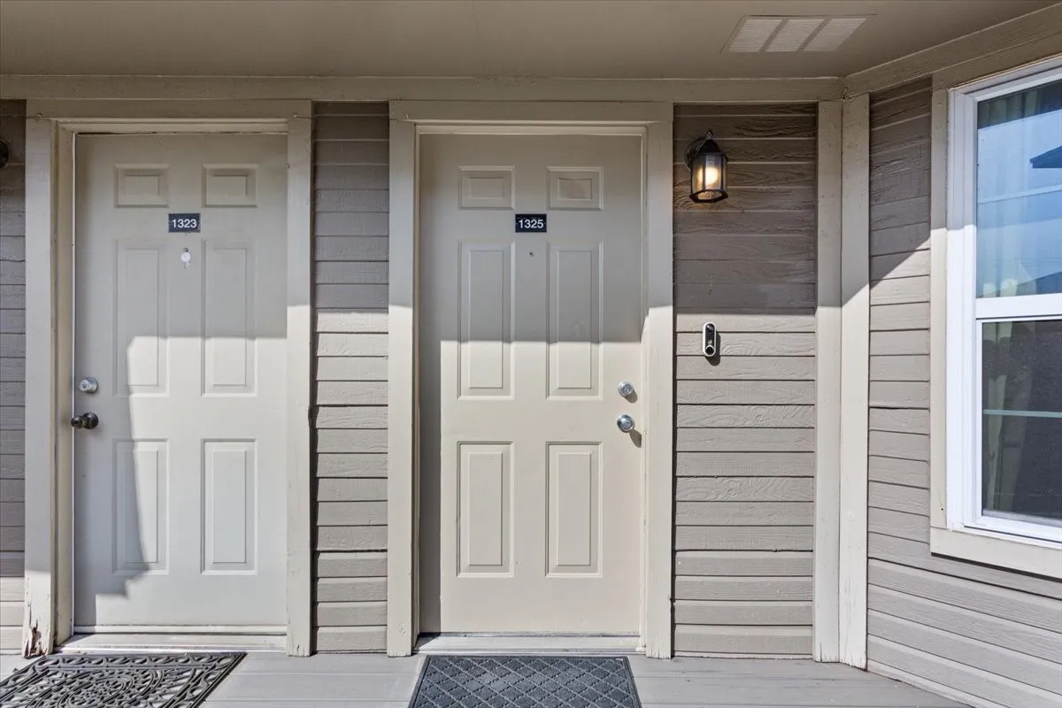 Condominium For Sale in Mc Lennan County , 1325 Speight Avenue, Waco, Texas 76706, 2 Bedrooms, 3 Bathrooms, Garage spaces, 1,143 Sqft, built in 1984, Price $145,000, mls#21336766, Real Estate Agent in Waco, Homes For Sale in Mc Lennan county, Homes For Sale in Waco, Realtor in Waco Texas, Real Estate Brokerage Independent Realty Texas, Luminita Cordes Realtor