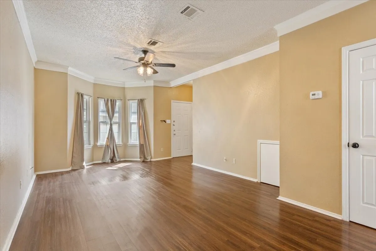 Condominium For Sale in Mc Lennan County , 1325 Speight Avenue, Waco, Texas 76706, 2 Bedrooms, 3 Bathrooms, Garage spaces, 1,143 Sqft, built in 1984, Price $145,000, mls#21336766, Real Estate Agent in Waco, Homes For Sale in Mc Lennan county, Homes For Sale in Waco, Realtor in Waco Texas, Real Estate Brokerage Independent Realty Texas, Luminita Cordes Realtor