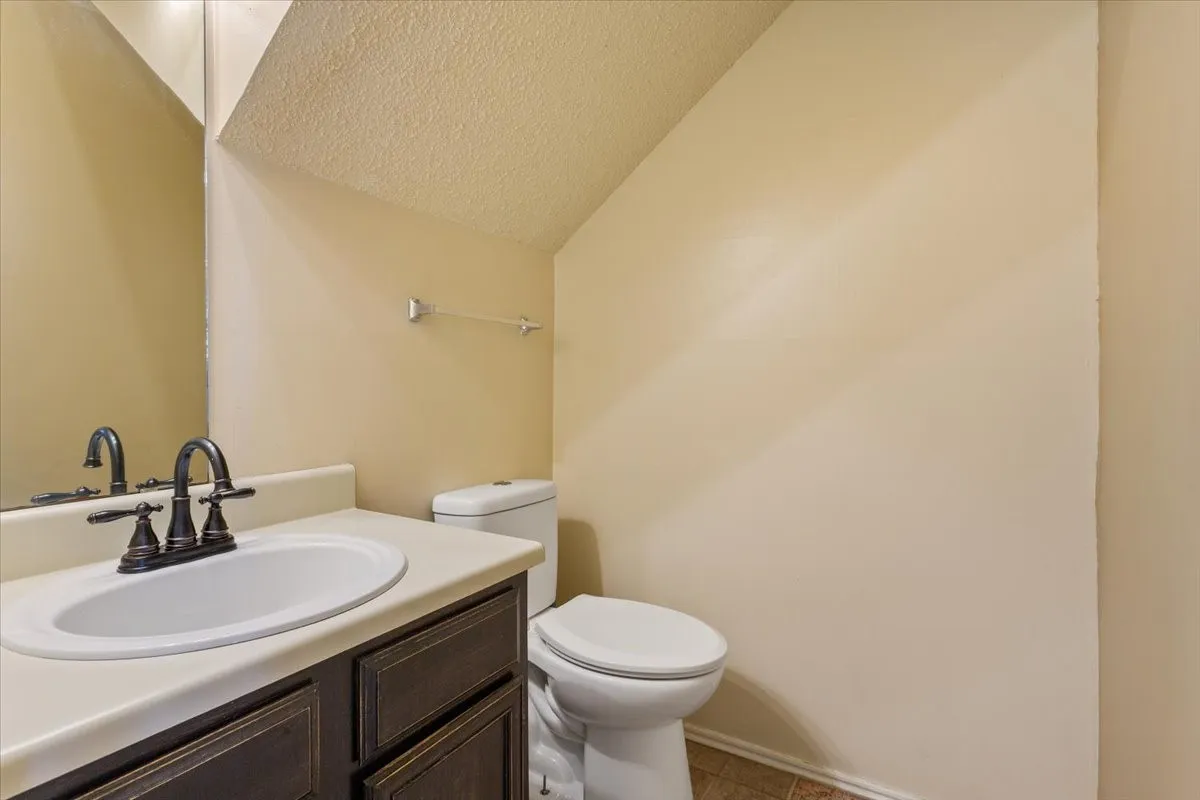 Condominium For Sale in Mc Lennan County , 1325 Speight Avenue, Waco, Texas 76706, 2 Bedrooms, 3 Bathrooms, Garage spaces, 1,143 Sqft, built in 1984, Price $145,000, mls#21336766, Real Estate Agent in Waco, Homes For Sale in Mc Lennan county, Homes For Sale in Waco, Realtor in Waco Texas, Real Estate Brokerage Independent Realty Texas, Luminita Cordes Realtor
