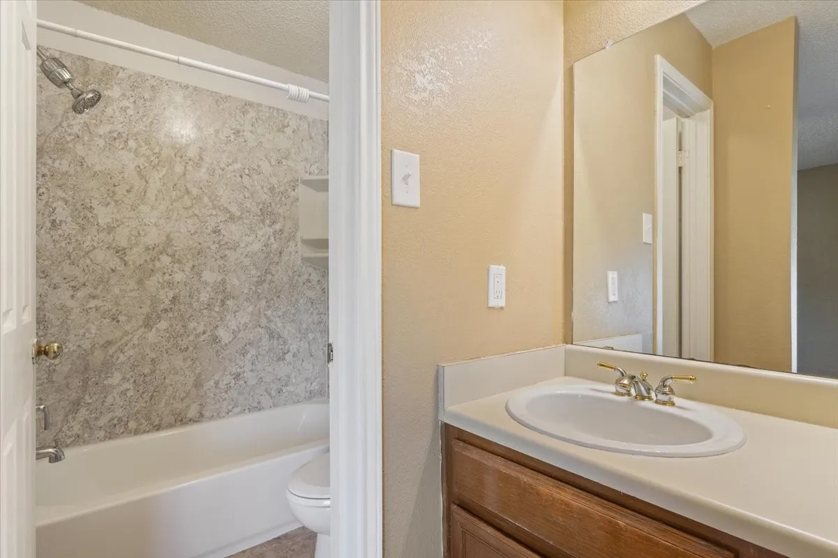 Condominium For Sale in Mc Lennan County , 1325 Speight Avenue, Waco, Texas 76706, 2 Bedrooms, 3 Bathrooms, Garage spaces, 1,143 Sqft, built in 1984, Price $145,000, mls#21336766, Real Estate Agent in Waco, Homes For Sale in Mc Lennan county, Homes For Sale in Waco, Realtor in Waco Texas, Real Estate Brokerage Independent Realty Texas, Luminita Cordes Realtor