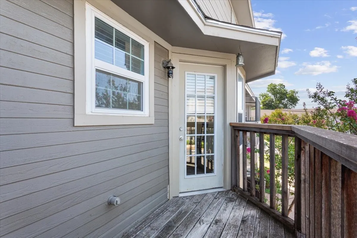 Condominium For Sale in Mc Lennan County , 1325 Speight Avenue, Waco, Texas 76706, 2 Bedrooms, 3 Bathrooms, Garage spaces, 1,143 Sqft, built in 1984, Price $145,000, mls#21336766, Real Estate Agent in Waco, Homes For Sale in Mc Lennan county, Homes For Sale in Waco, Realtor in Waco Texas, Real Estate Brokerage Independent Realty Texas, Luminita Cordes Realtor