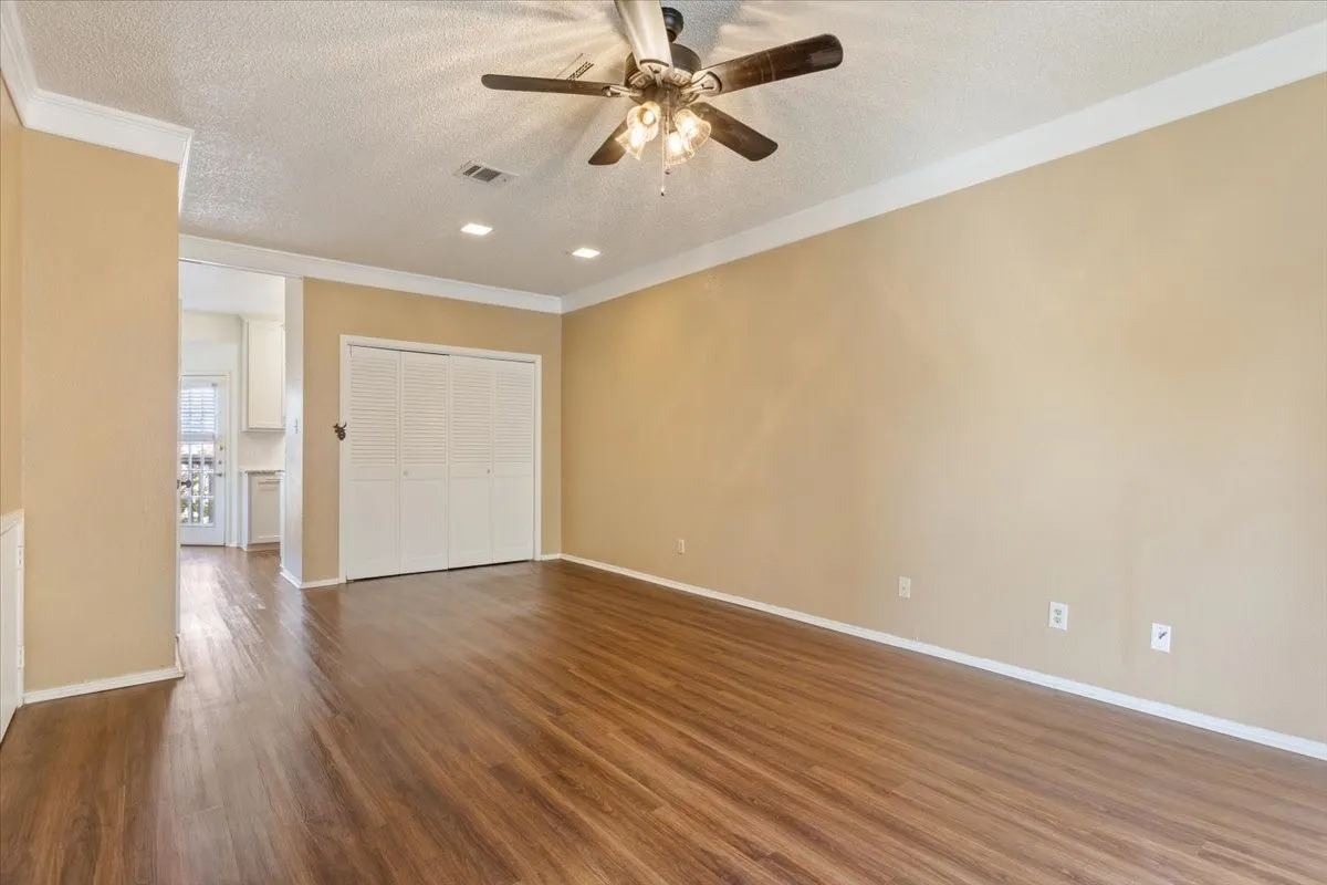 Condominium For Sale in Mc Lennan County , 1325 Speight Avenue, Waco, Texas 76706, 2 Bedrooms, 3 Bathrooms, Garage spaces, 1,143 Sqft, built in 1984, Price $145,000, mls#21336766, Real Estate Agent in Waco, Homes For Sale in Mc Lennan county, Homes For Sale in Waco, Realtor in Waco Texas, Real Estate Brokerage Independent Realty Texas, Luminita Cordes Realtor