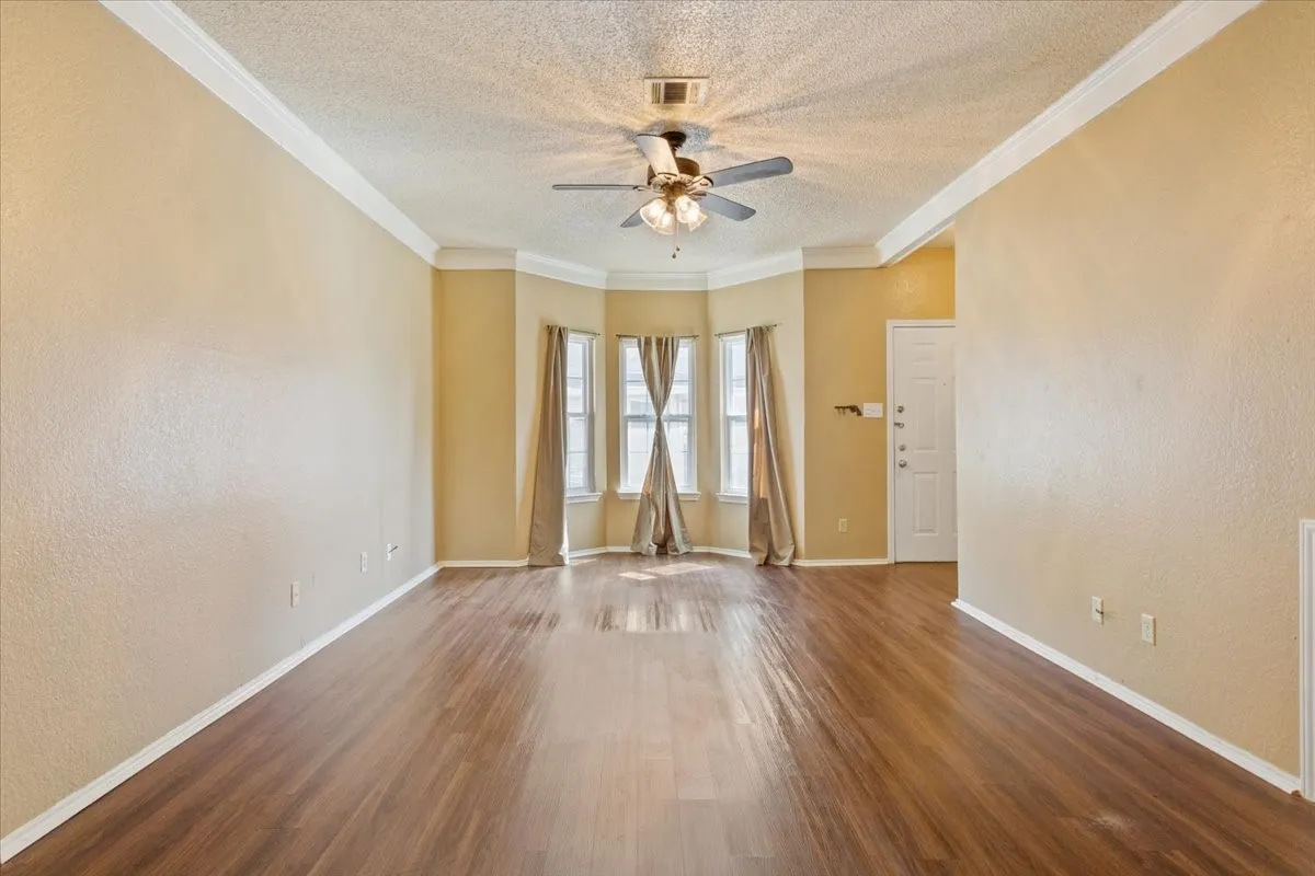 Condominium For Sale in Mc Lennan County , 1325 Speight Avenue, Waco, Texas 76706, 2 Bedrooms, 3 Bathrooms, Garage spaces, 1,143 Sqft, built in 1984, Price $145,000, mls#21336766, Real Estate Agent in Waco, Homes For Sale in Mc Lennan county, Homes For Sale in Waco, Realtor in Waco Texas, Real Estate Brokerage Independent Realty Texas, Luminita Cordes Realtor