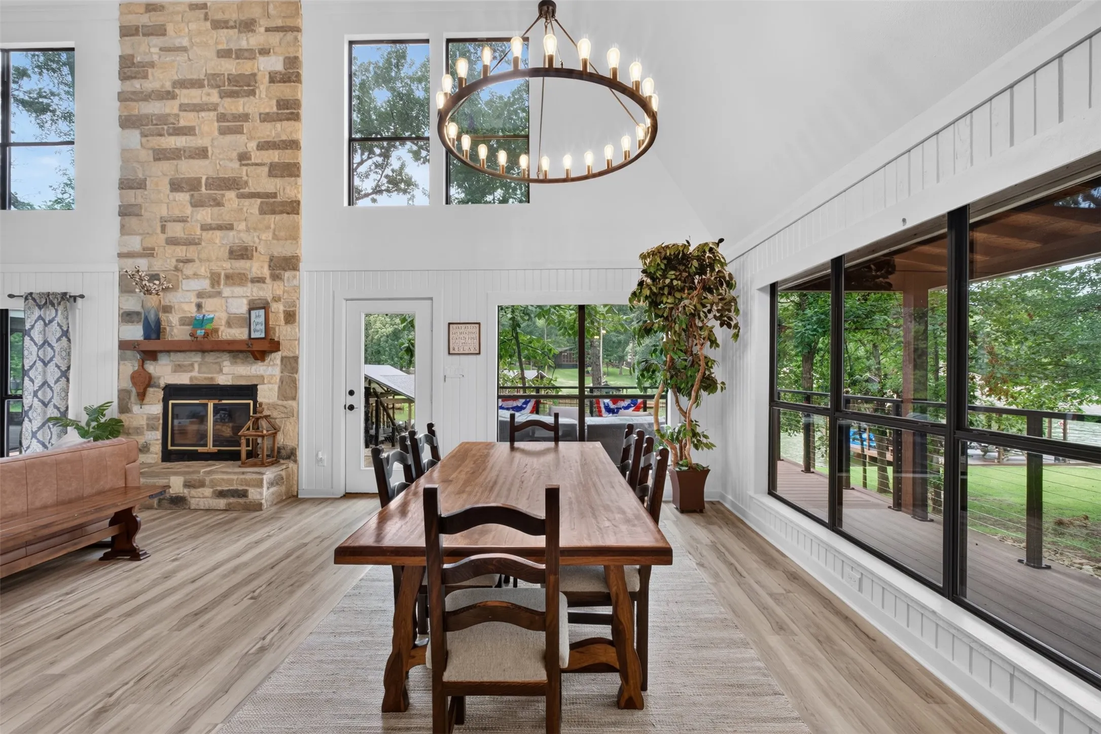 Single Family Residence For Sale in Franklin (TX) County , 207 E Eldorado Drive, Scroggins, Texas 75480, 4 Bedroom, 3 Bathroom, 2 Garage spaces, 2,869 Sqft, built in 1995, mls#21338546, Real Estate Agent in Scroggins, Homes For Sale in Franklin (TX) county, Homes For Sale in Scroggins, Realtor in Scroggins Texas, Real Estate Brokerage Independent Realty Texas, Luminita Cordes Realtor