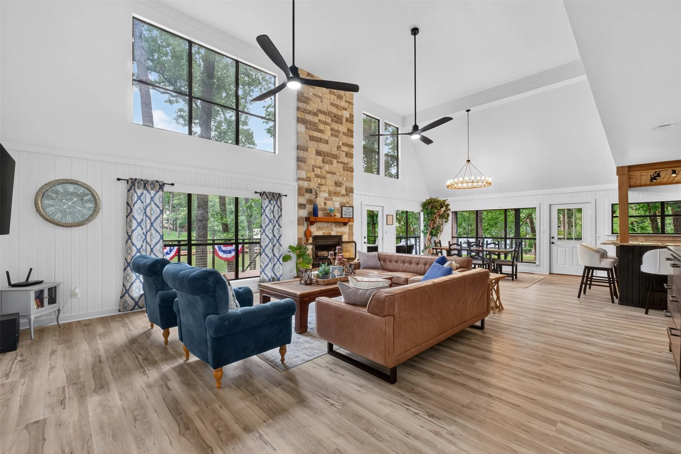 Single Family Residence For Sale in Franklin (TX) County , 207 E Eldorado Drive, Scroggins, Texas 75480, 4 Bedroom, 3 Bathroom, 2 Garage spaces, 2,869 Sqft, built in 1995, mls#21338546, Real Estate Agent in Scroggins, Homes For Sale in Franklin (TX) county, Homes For Sale in Scroggins, Realtor in Scroggins Texas, Real Estate Brokerage Independent Realty Texas, Luminita Cordes Realtor