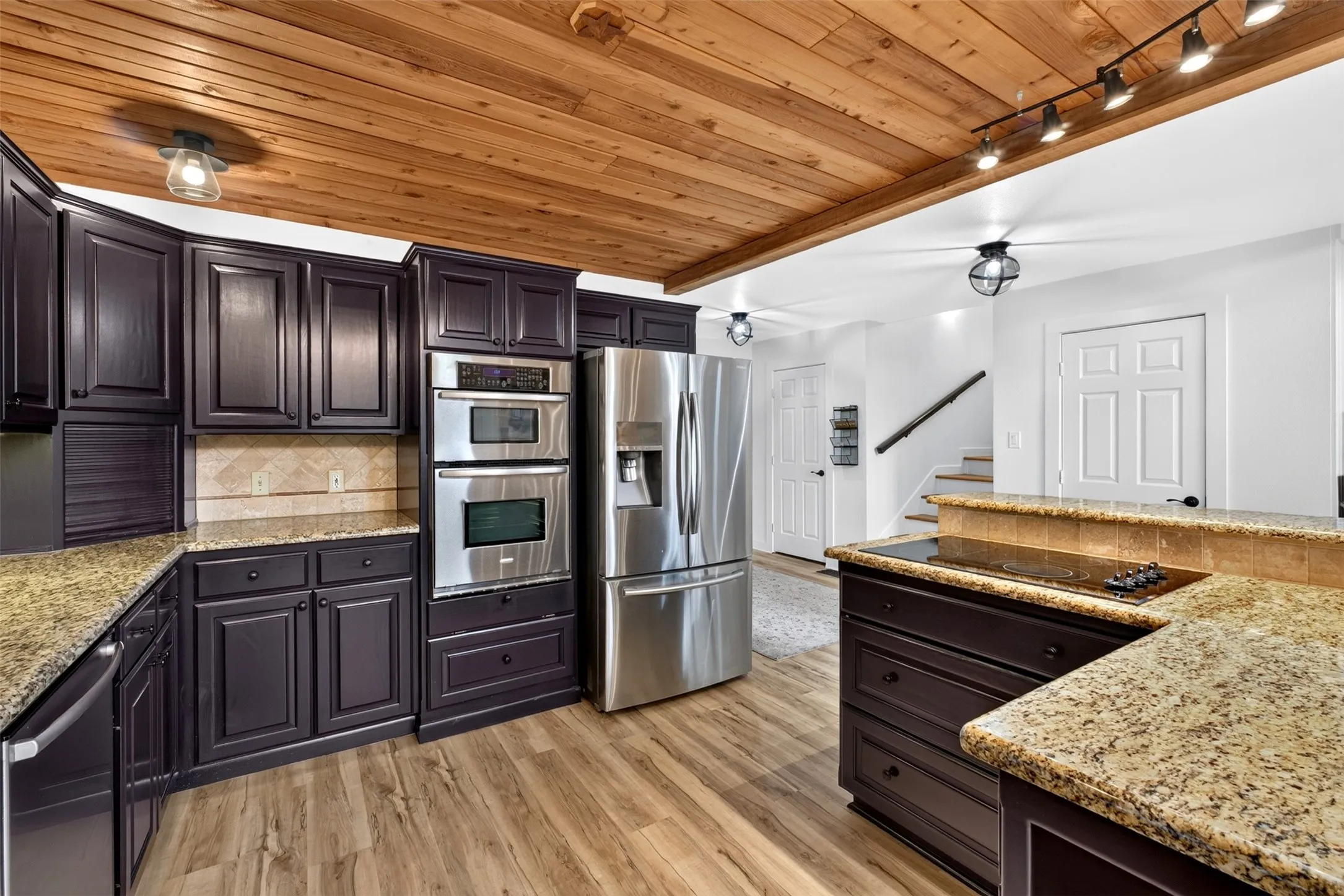 Single Family Residence For Sale in Franklin (TX) County , 207 E Eldorado Drive, Scroggins, Texas 75480, 4 Bedroom, 3 Bathroom, 2 Garage spaces, 2,869 Sqft, built in 1995, mls#21338546, Real Estate Agent in Scroggins, Homes For Sale in Franklin (TX) county, Homes For Sale in Scroggins, Realtor in Scroggins Texas, Real Estate Brokerage Independent Realty Texas, Luminita Cordes Realtor