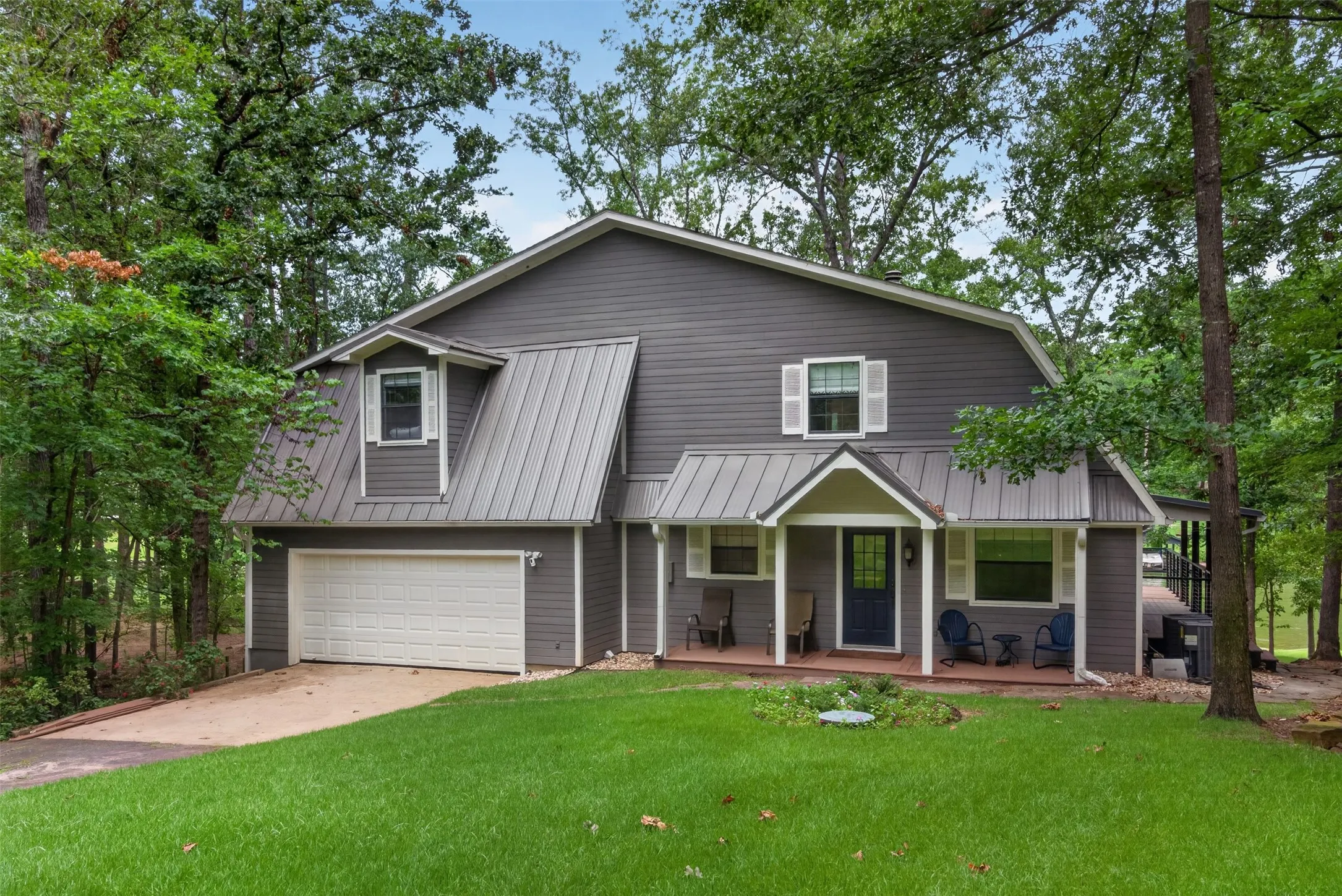 Single Family Residence For Sale in Franklin (TX) County , 207 E Eldorado Drive, Scroggins, Texas 75480, 4 Bedroom, 3 Bathroom, 2 Garage spaces, 2,869 Sqft, built in 1995, mls#21338546, Real Estate Agent in Scroggins, Homes For Sale in Franklin (TX) county, Homes For Sale in Scroggins, Realtor in Scroggins Texas, Real Estate Brokerage Independent Realty Texas, Luminita Cordes Realtor