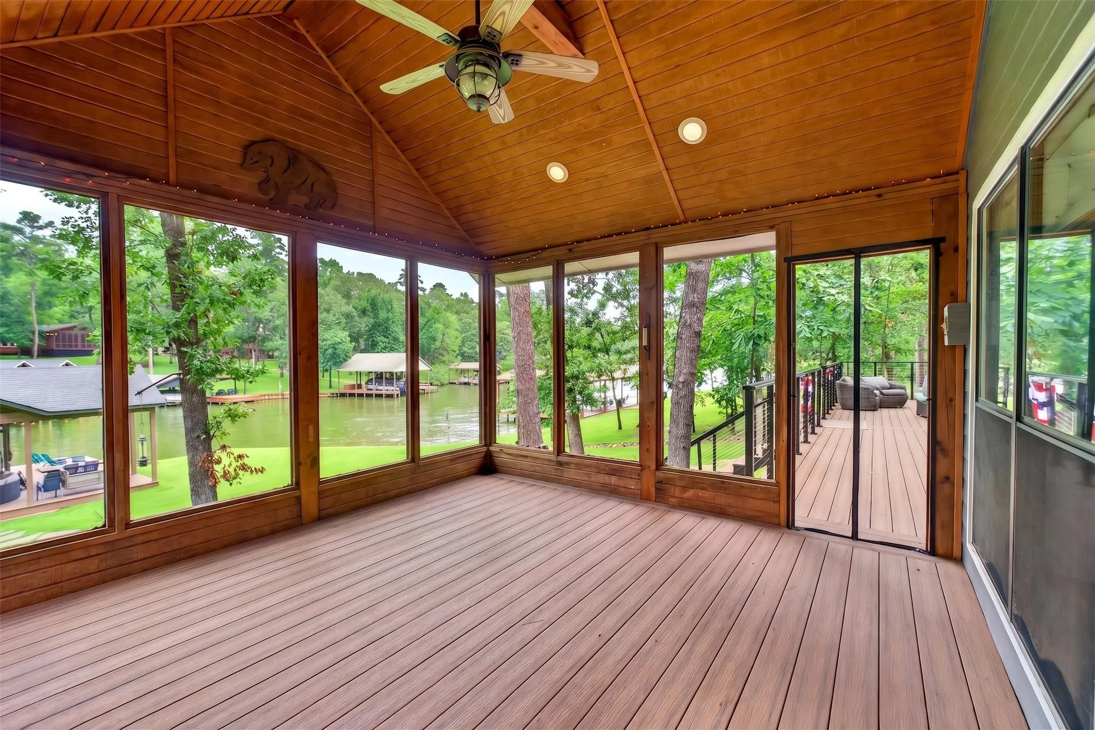 Single Family Residence For Sale in Franklin (TX) County , 207 E Eldorado Drive, Scroggins, Texas 75480, 4 Bedroom, 3 Bathroom, 2 Garage spaces, 2,869 Sqft, built in 1995, mls#21338546, Real Estate Agent in Scroggins, Homes For Sale in Franklin (TX) county, Homes For Sale in Scroggins, Realtor in Scroggins Texas, Real Estate Brokerage Independent Realty Texas, Luminita Cordes Realtor