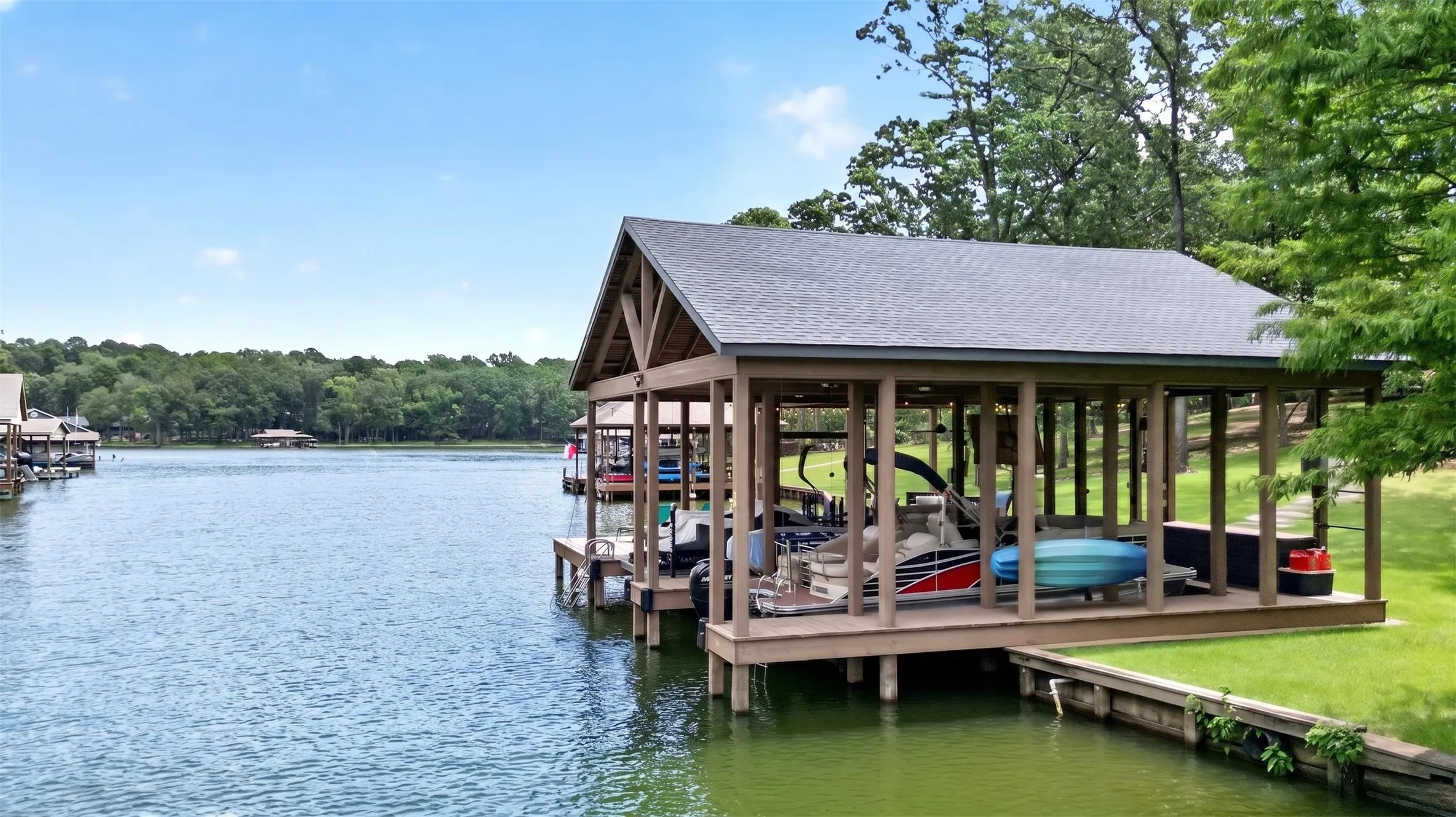 Single Family Residence For Sale in Franklin (TX) County , 207 E Eldorado Drive, Scroggins, Texas 75480, 4 Bedroom, 3 Bathroom, 2 Garage spaces, 2,869 Sqft, built in 1995, mls#21338546, Real Estate Agent in Scroggins, Homes For Sale in Franklin (TX) county, Homes For Sale in Scroggins, Realtor in Scroggins Texas, Real Estate Brokerage Independent Realty Texas, Luminita Cordes Realtor