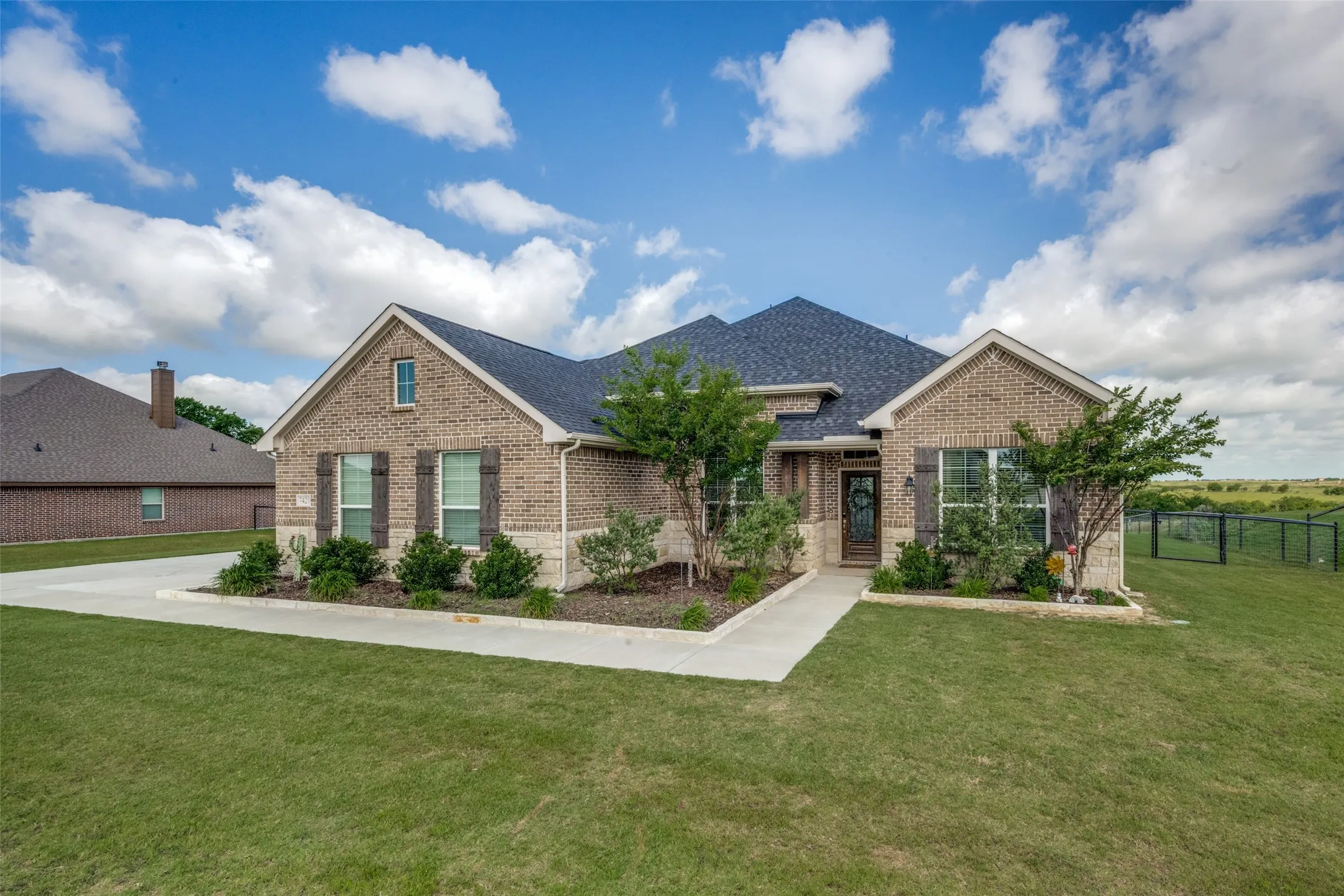 Single Family Residence For Sale in Denton County , 7421 Autumn Grove Lane, Ponder, Texas 76259, 4 Bedroom, 3 Bathroom, 3 Garage spaces, 2,548 Sqft, built in 2021, mls#21339368, Real Estate Agent in Ponder, Homes For Sale in Denton county, Homes For Sale in Ponder, Realtor in Ponder Texas, Real Estate Brokerage Independent Realty Texas, Luminita Cordes Realtor