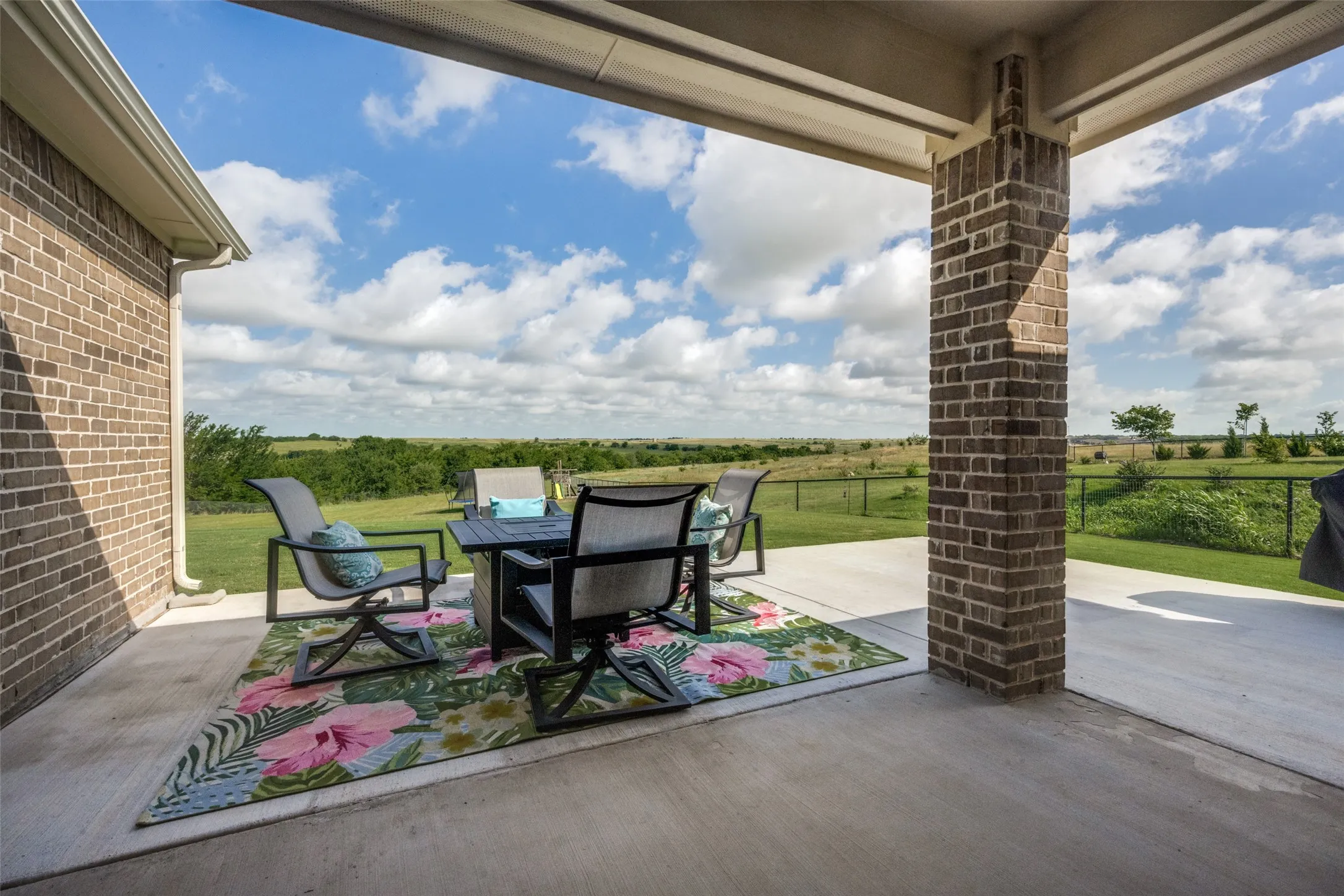Single Family Residence For Sale in Denton County , 7421 Autumn Grove Lane, Ponder, Texas 76259, 4 Bedroom, 3 Bathroom, 3 Garage spaces, 2,548 Sqft, built in 2021, mls#21339368, Real Estate Agent in Ponder, Homes For Sale in Denton county, Homes For Sale in Ponder, Realtor in Ponder Texas, Real Estate Brokerage Independent Realty Texas, Luminita Cordes Realtor