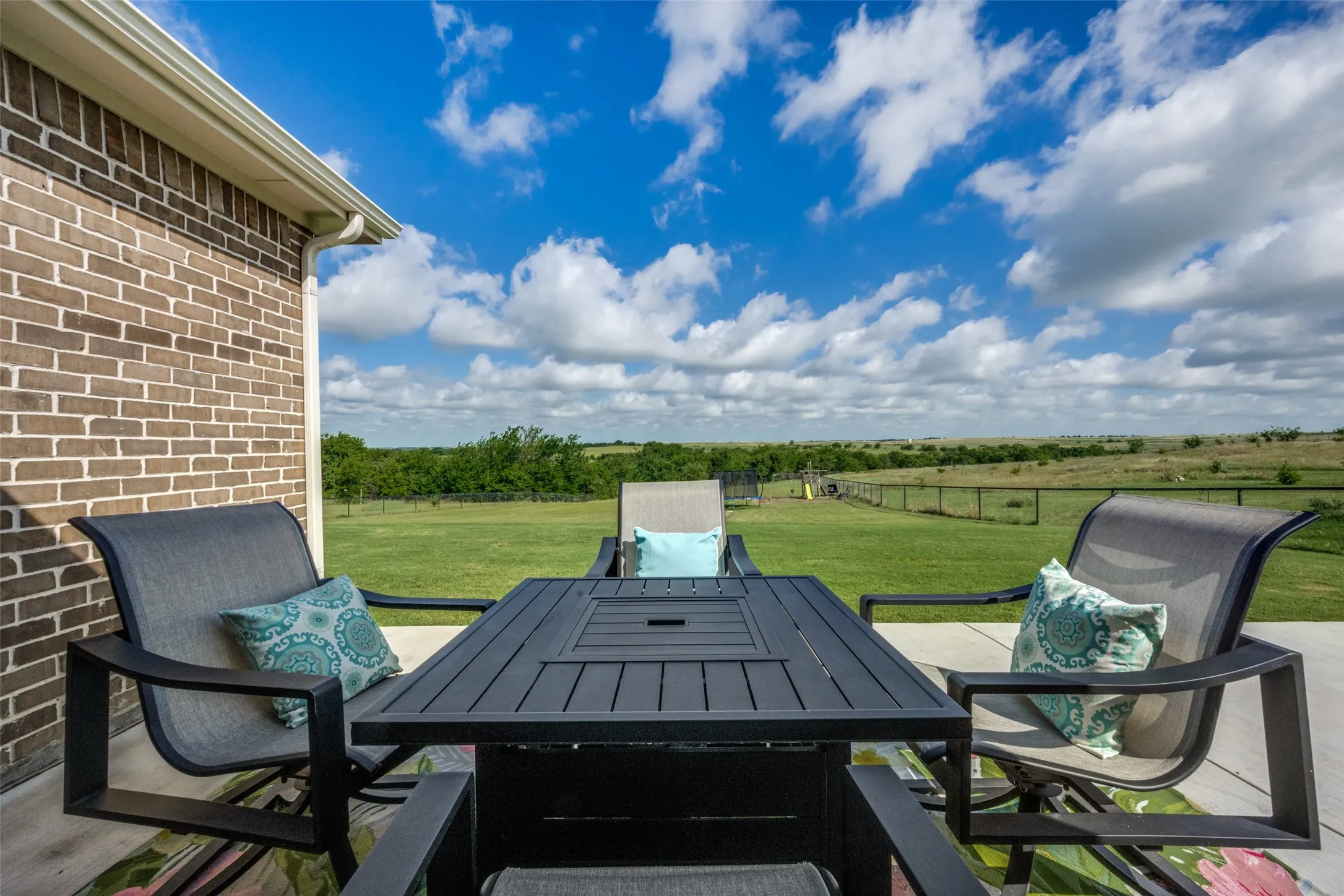 Single Family Residence For Sale in Denton County , 7421 Autumn Grove Lane, Ponder, Texas 76259, 4 Bedroom, 3 Bathroom, 3 Garage spaces, 2,548 Sqft, built in 2021, mls#21339368, Real Estate Agent in Ponder, Homes For Sale in Denton county, Homes For Sale in Ponder, Realtor in Ponder Texas, Real Estate Brokerage Independent Realty Texas, Luminita Cordes Realtor