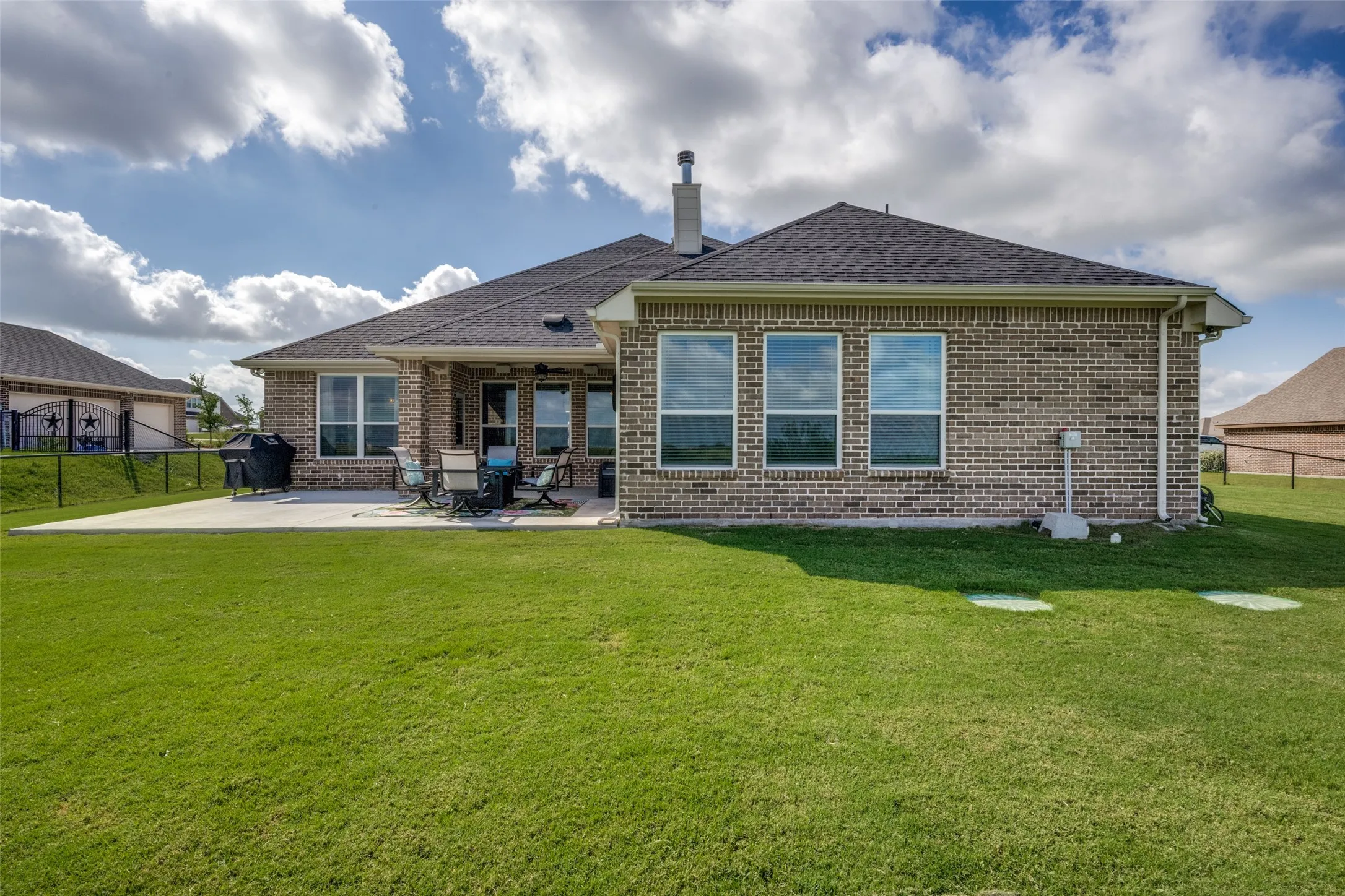 Single Family Residence For Sale in Denton County , 7421 Autumn Grove Lane, Ponder, Texas 76259, 4 Bedroom, 3 Bathroom, 3 Garage spaces, 2,548 Sqft, built in 2021, mls#21339368, Real Estate Agent in Ponder, Homes For Sale in Denton county, Homes For Sale in Ponder, Realtor in Ponder Texas, Real Estate Brokerage Independent Realty Texas, Luminita Cordes Realtor