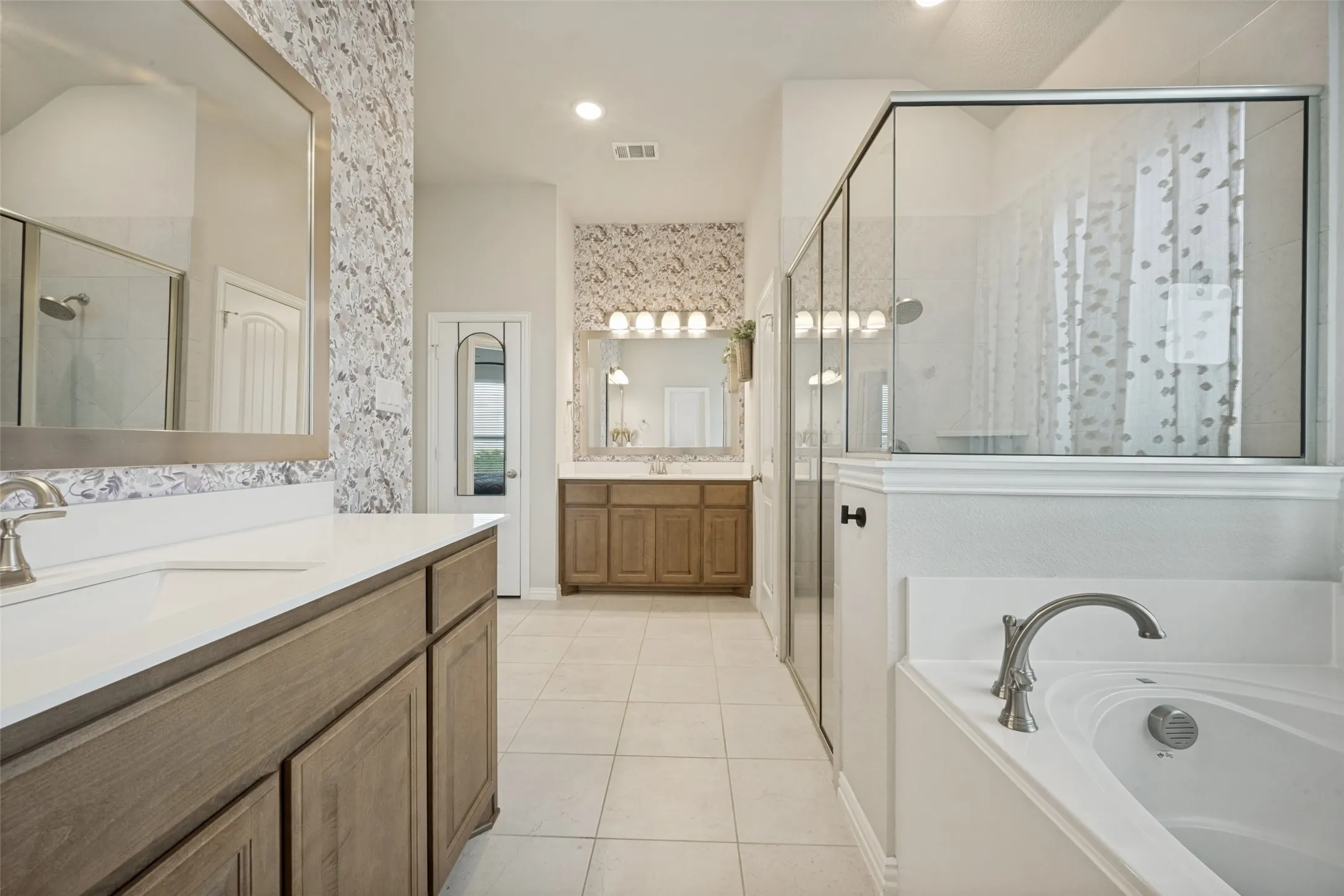 Single Family Residence For Sale in Denton County , 7421 Autumn Grove Lane, Ponder, Texas 76259, 4 Bedroom, 3 Bathroom, 3 Garage spaces, 2,548 Sqft, built in 2021, mls#21339368, Real Estate Agent in Ponder, Homes For Sale in Denton county, Homes For Sale in Ponder, Realtor in Ponder Texas, Real Estate Brokerage Independent Realty Texas, Luminita Cordes Realtor