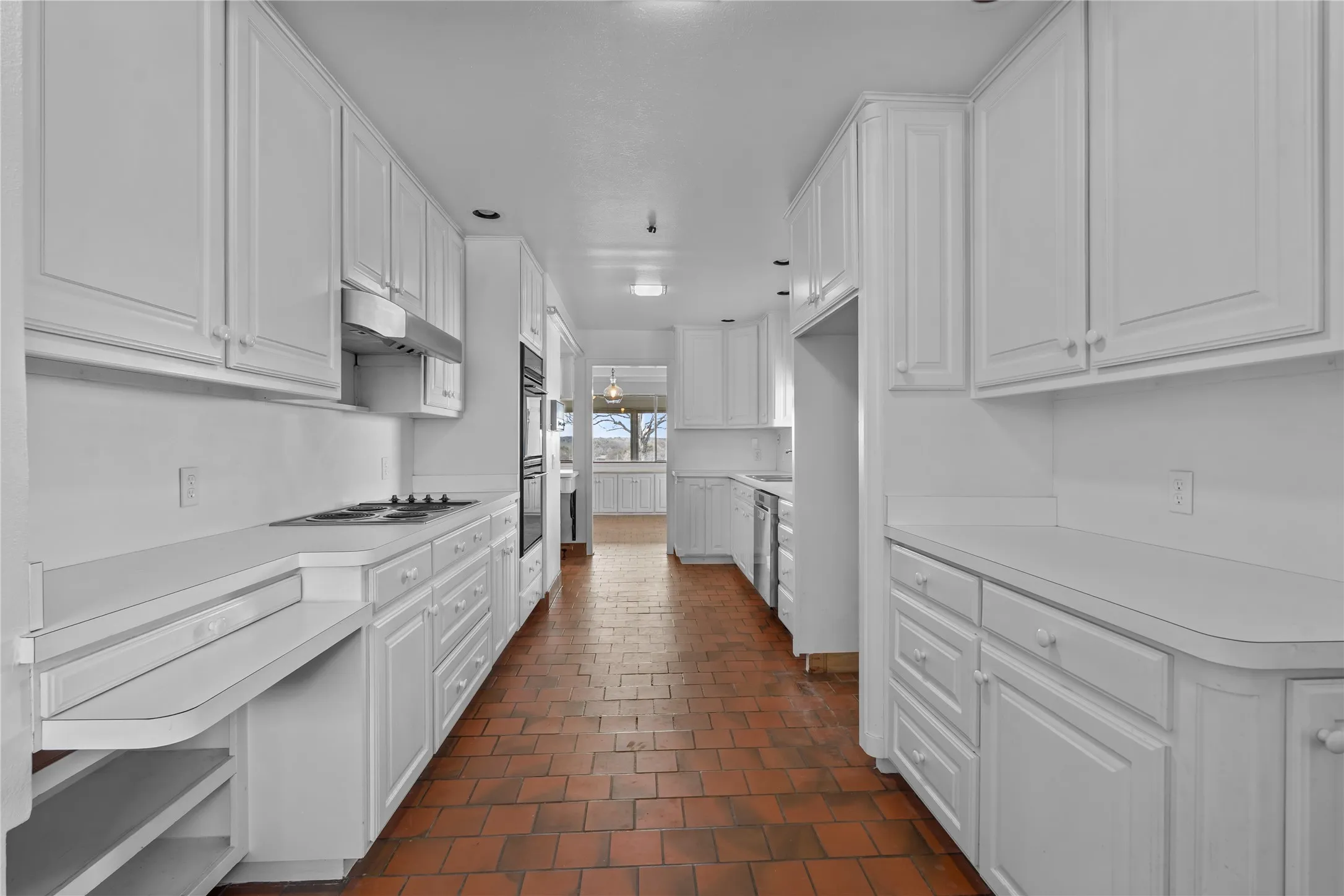 Single Family Residence For Sale in Tarrant County , 9325 Westview Road, Fort Worth, Texas 76179, 3 Bedroom, 3 Bathroom, Garage spaces, 2,960 Sqft, built in 1961, mls#21337173, Real Estate Agent in Fort Worth, Homes For Sale in Tarrant county, Homes For Sale in Fort Worth, Realtor in Fort Worth Texas, Real Estate Brokerage Independent Realty Texas, Luminita Cordes Realtor