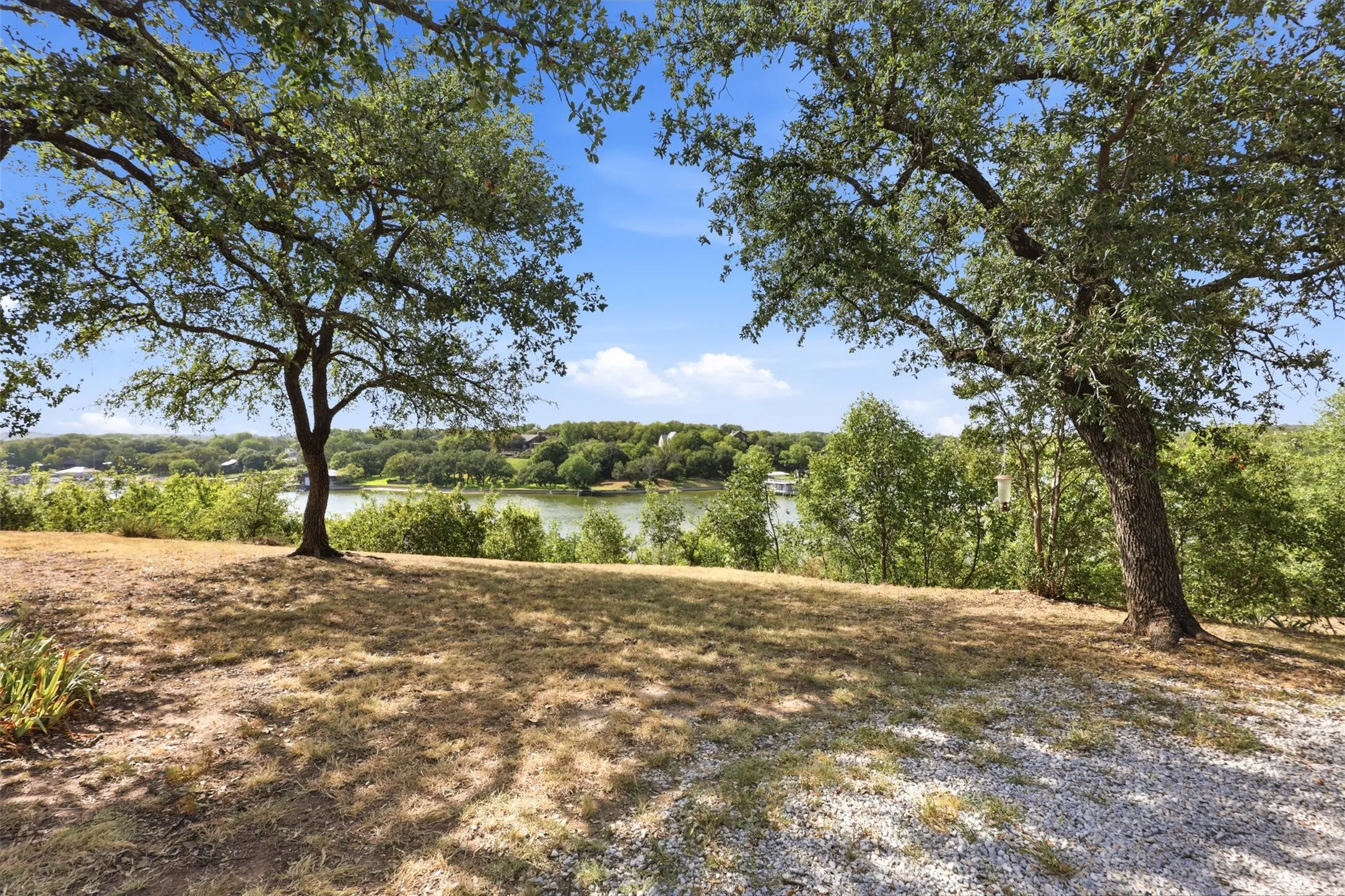 Single Family Residence For Sale in Tarrant County , 9325 Westview Road, Fort Worth, Texas 76179, 3 Bedroom, 3 Bathroom, Garage spaces, 2,960 Sqft, built in 1961, mls#21337173, Real Estate Agent in Fort Worth, Homes For Sale in Tarrant county, Homes For Sale in Fort Worth, Realtor in Fort Worth Texas, Real Estate Brokerage Independent Realty Texas, Luminita Cordes Realtor