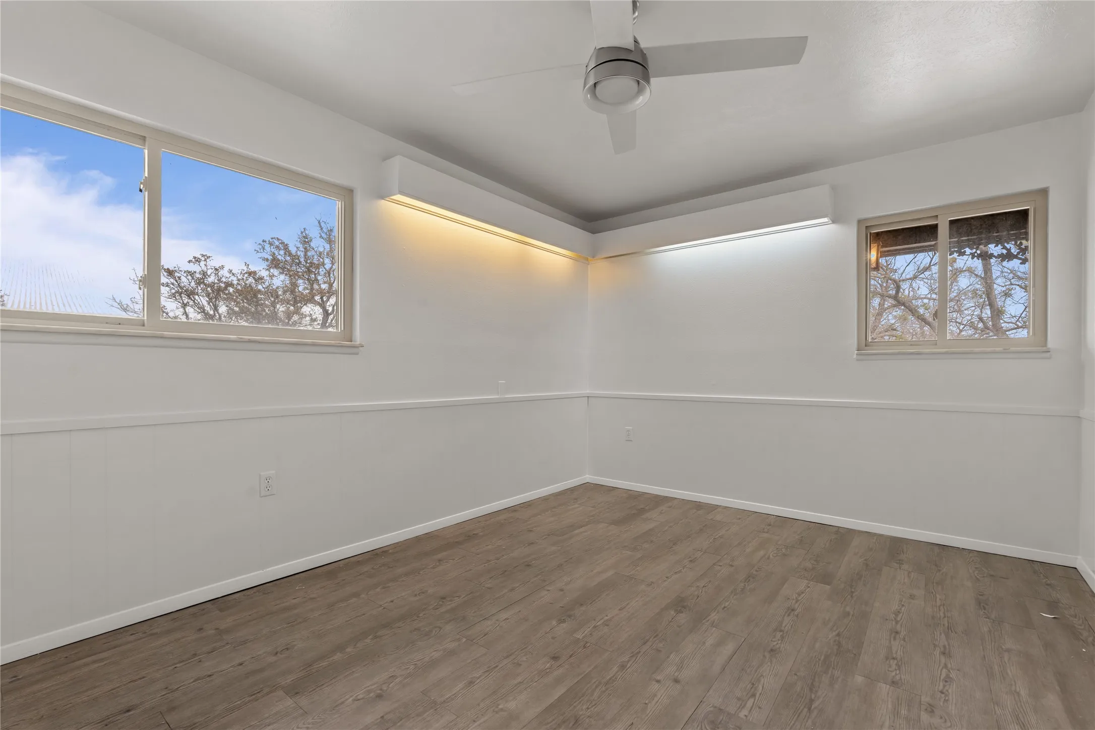 Single Family Residence For Sale in Tarrant County , 9325 Westview Road, Fort Worth, Texas 76179, 3 Bedroom, 3 Bathroom, Garage spaces, 2,960 Sqft, built in 1961, mls#21337173, Real Estate Agent in Fort Worth, Homes For Sale in Tarrant county, Homes For Sale in Fort Worth, Realtor in Fort Worth Texas, Real Estate Brokerage Independent Realty Texas, Luminita Cordes Realtor