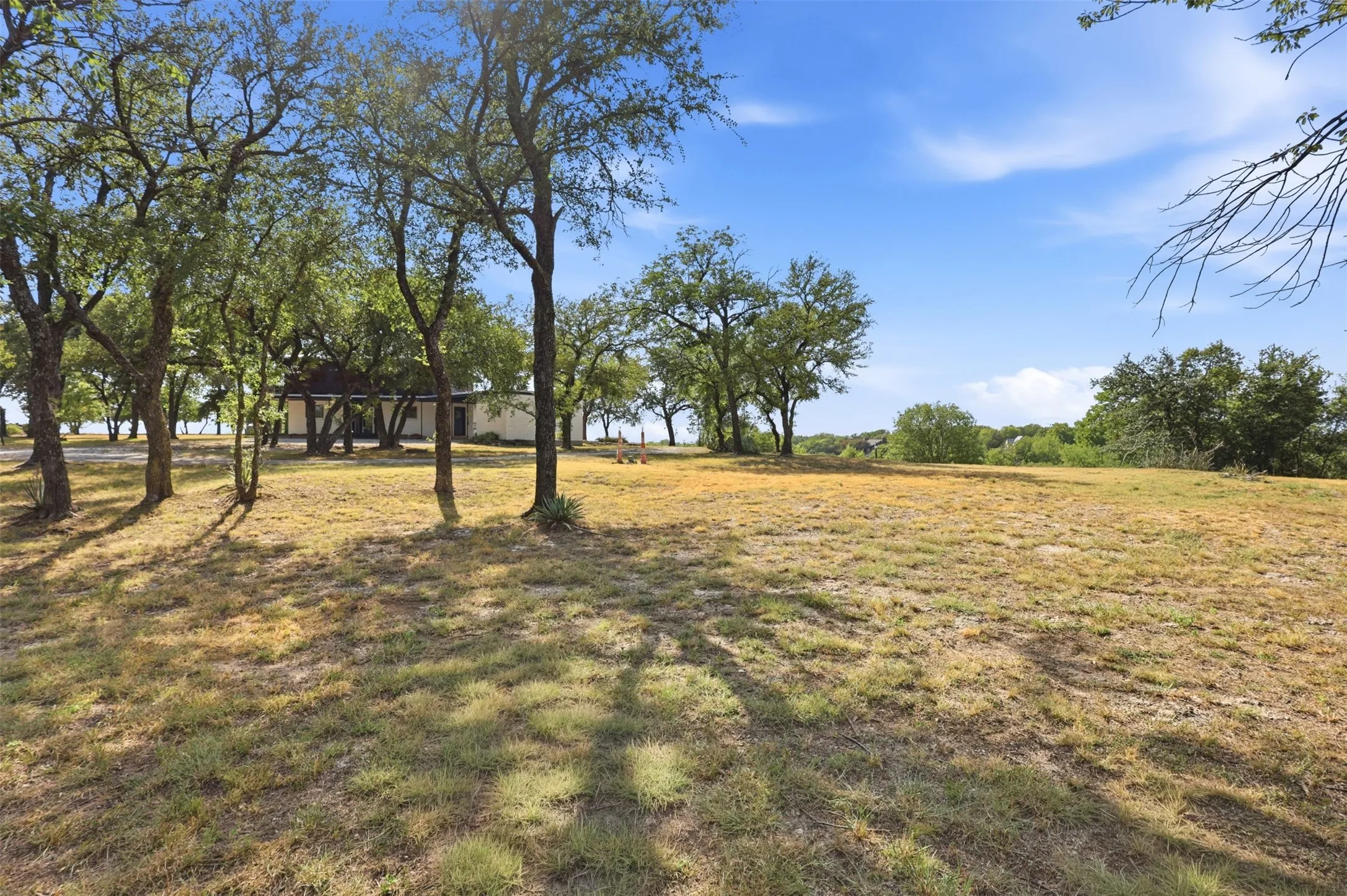 Single Family Residence For Sale in Tarrant County , 9325 Westview Road, Fort Worth, Texas 76179, 3 Bedroom, 3 Bathroom, Garage spaces, 2,960 Sqft, built in 1961, mls#21337173, Real Estate Agent in Fort Worth, Homes For Sale in Tarrant county, Homes For Sale in Fort Worth, Realtor in Fort Worth Texas, Real Estate Brokerage Independent Realty Texas, Luminita Cordes Realtor