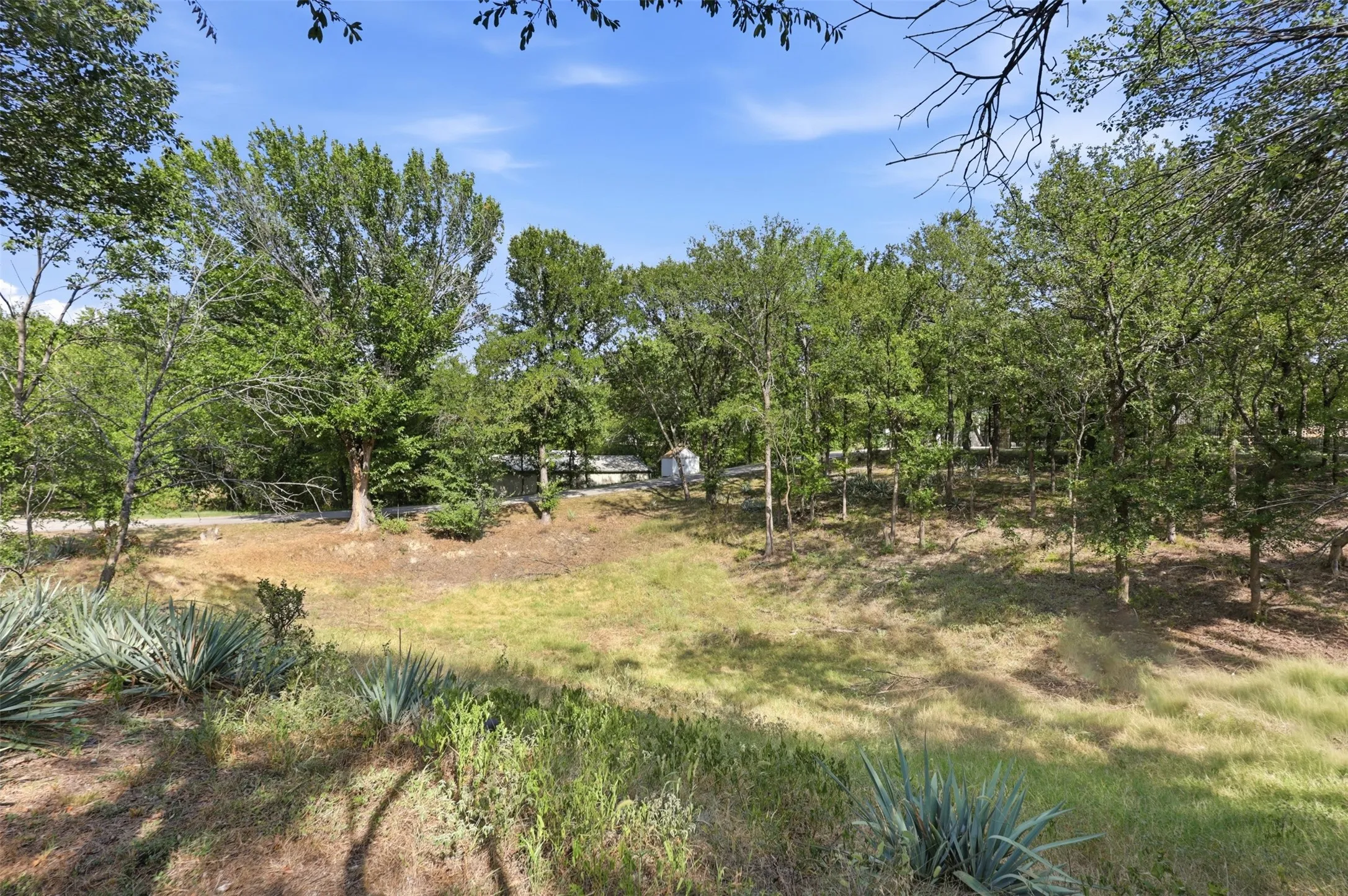 Single Family Residence For Sale in Tarrant County , 9325 Westview Road, Fort Worth, Texas 76179, 3 Bedroom, 3 Bathroom, Garage spaces, 2,960 Sqft, built in 1961, mls#21337173, Real Estate Agent in Fort Worth, Homes For Sale in Tarrant county, Homes For Sale in Fort Worth, Realtor in Fort Worth Texas, Real Estate Brokerage Independent Realty Texas, Luminita Cordes Realtor