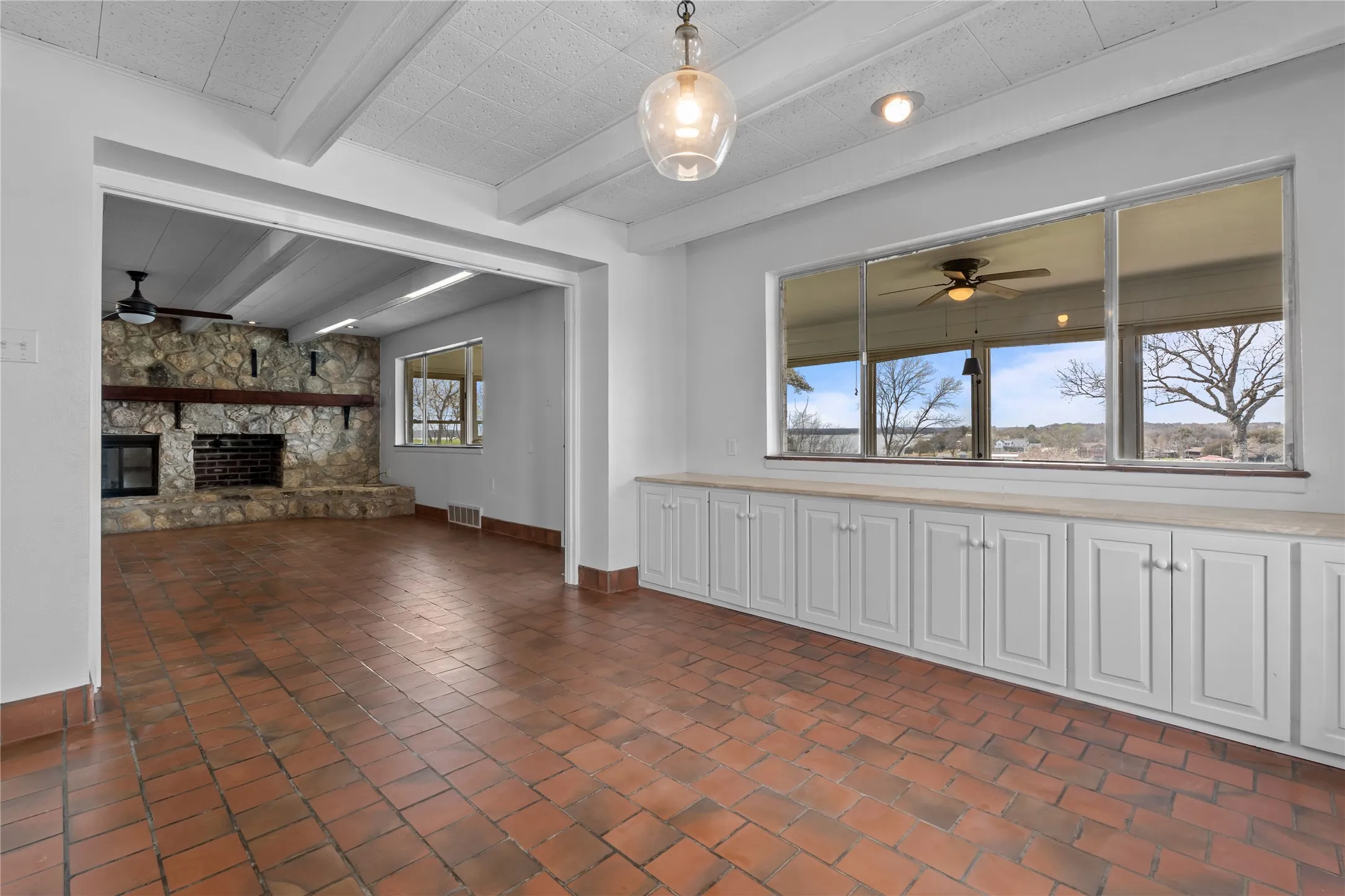 Single Family Residence For Sale in Tarrant County , 9325 Westview Road, Fort Worth, Texas 76179, 3 Bedroom, 3 Bathroom, Garage spaces, 2,960 Sqft, built in 1961, mls#21337173, Real Estate Agent in Fort Worth, Homes For Sale in Tarrant county, Homes For Sale in Fort Worth, Realtor in Fort Worth Texas, Real Estate Brokerage Independent Realty Texas, Luminita Cordes Realtor