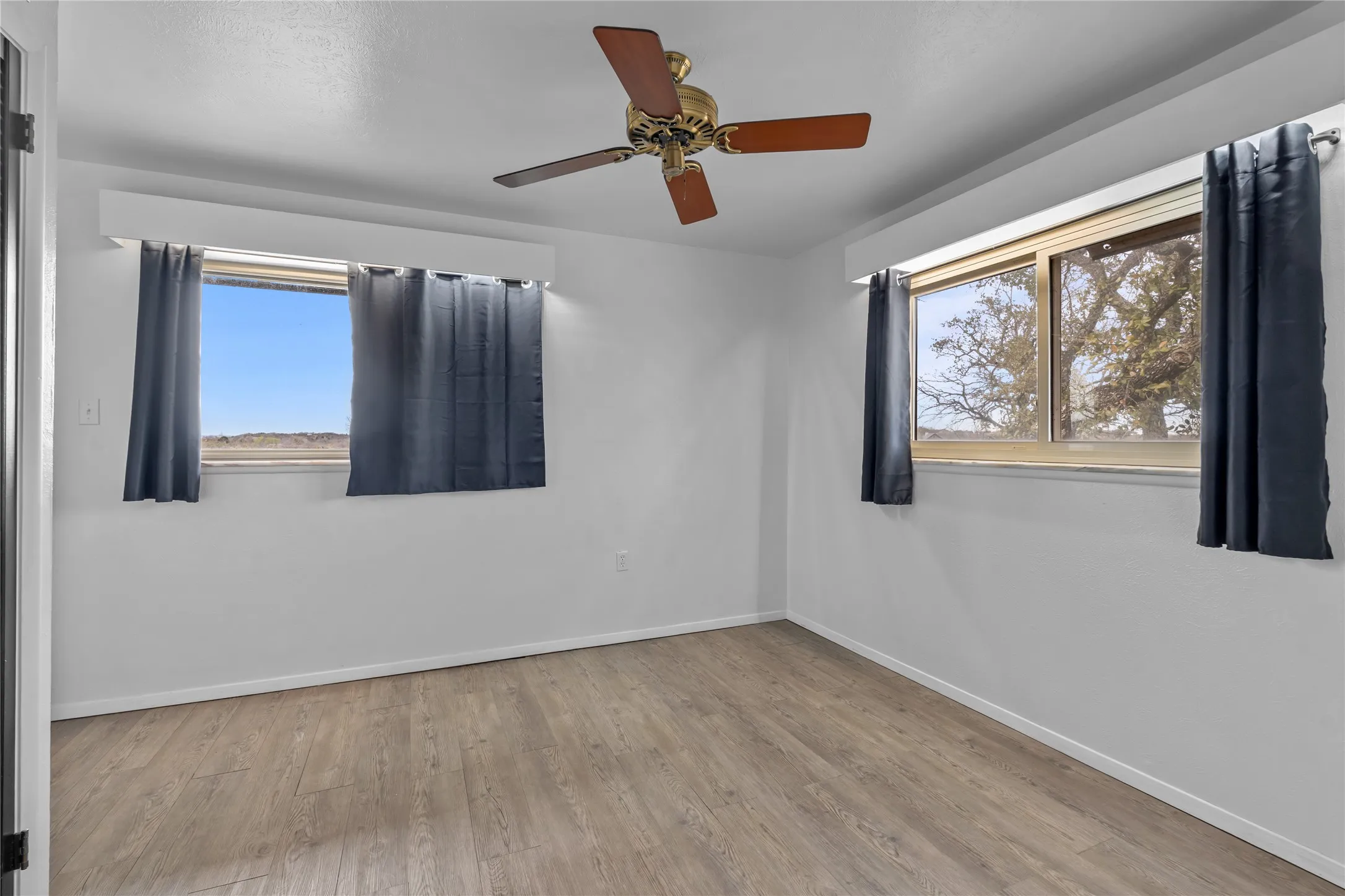Single Family Residence For Sale in Tarrant County , 9325 Westview Road, Fort Worth, Texas 76179, 3 Bedroom, 3 Bathroom, Garage spaces, 2,960 Sqft, built in 1961, mls#21337173, Real Estate Agent in Fort Worth, Homes For Sale in Tarrant county, Homes For Sale in Fort Worth, Realtor in Fort Worth Texas, Real Estate Brokerage Independent Realty Texas, Luminita Cordes Realtor