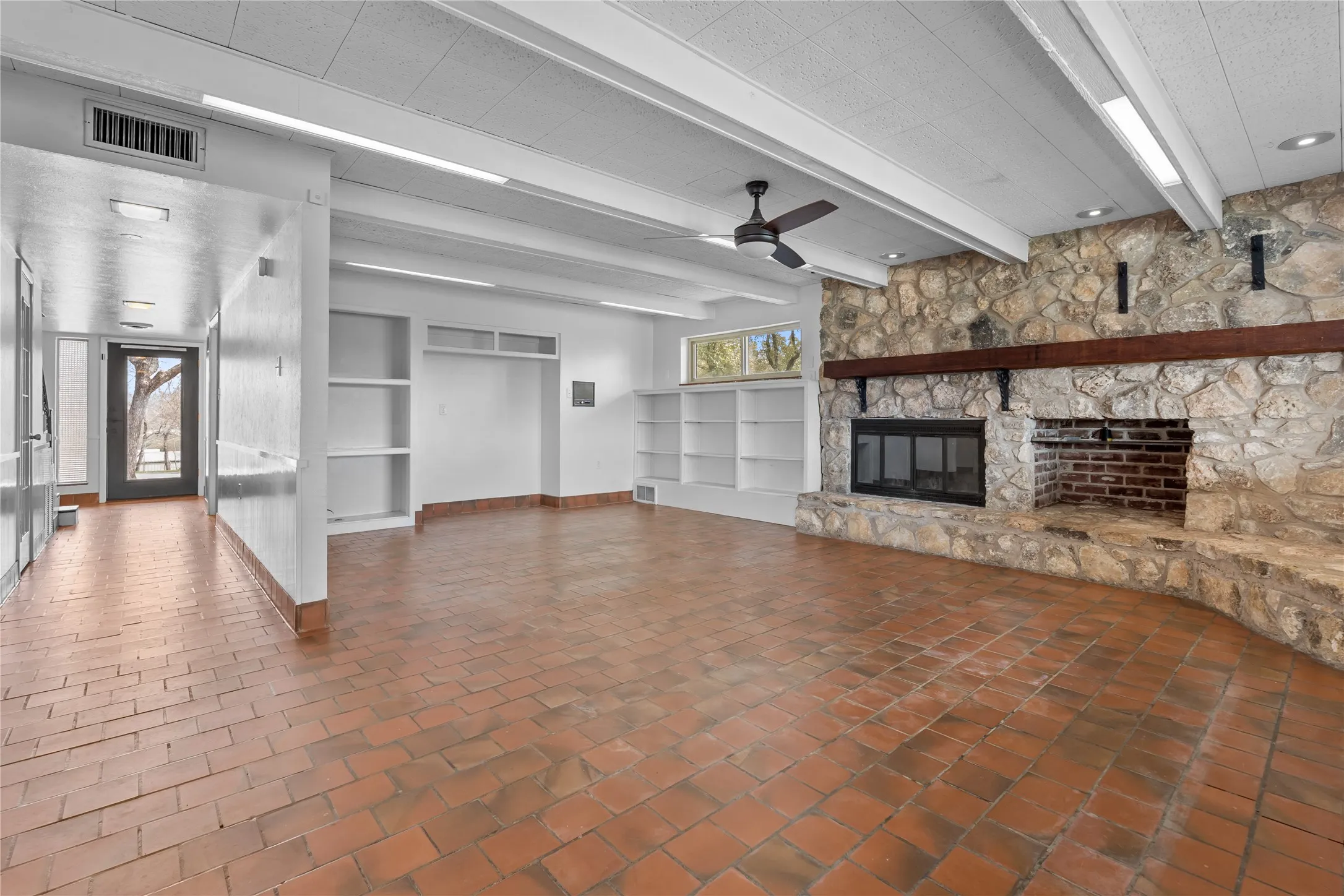 Single Family Residence For Sale in Tarrant County , 9325 Westview Road, Fort Worth, Texas 76179, 3 Bedroom, 3 Bathroom, Garage spaces, 2,960 Sqft, built in 1961, mls#21337173, Real Estate Agent in Fort Worth, Homes For Sale in Tarrant county, Homes For Sale in Fort Worth, Realtor in Fort Worth Texas, Real Estate Brokerage Independent Realty Texas, Luminita Cordes Realtor