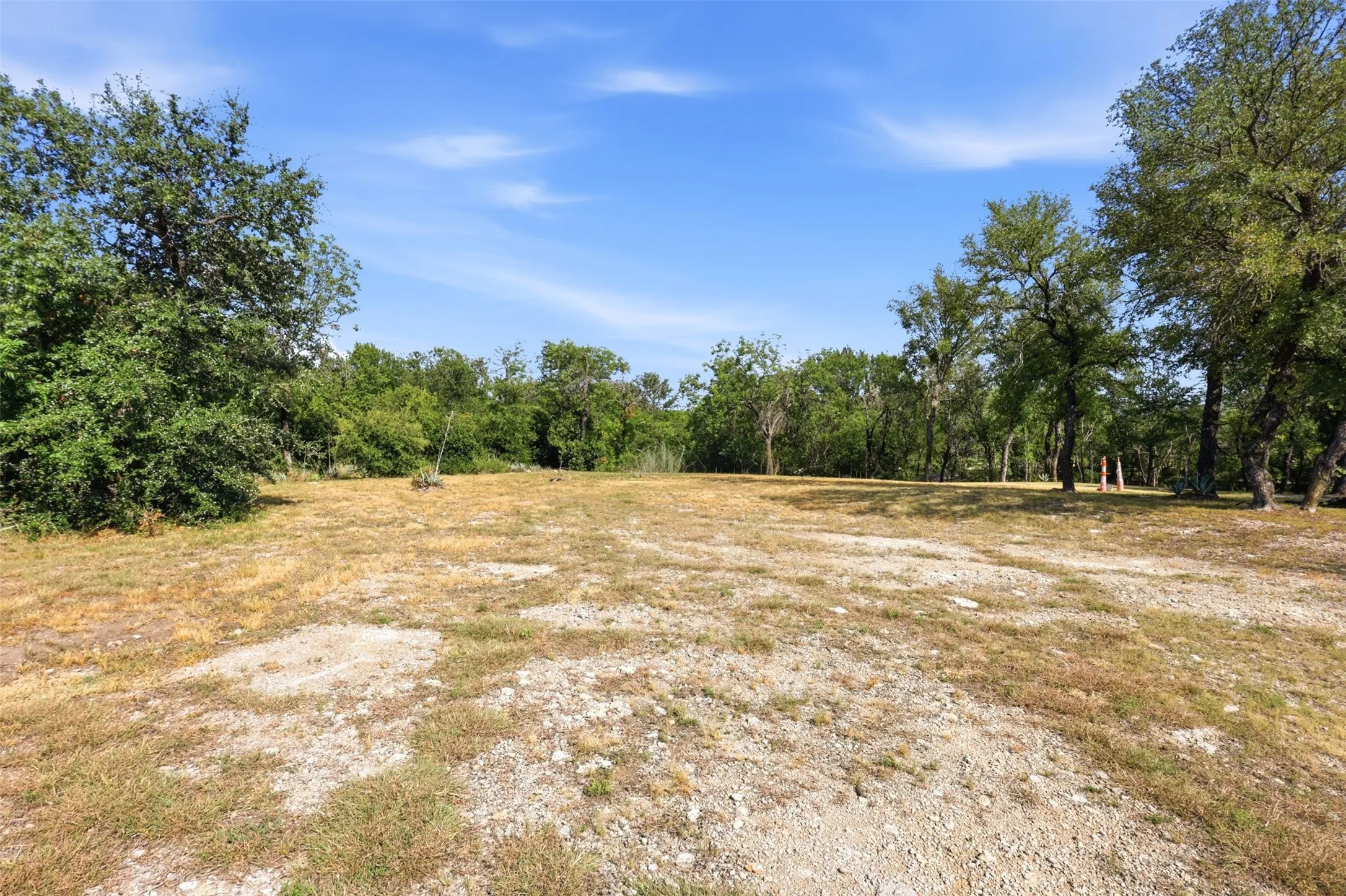 Single Family Residence For Sale in Tarrant County , 9325 Westview Road, Fort Worth, Texas 76179, 3 Bedroom, 3 Bathroom, Garage spaces, 2,960 Sqft, built in 1961, mls#21337173, Real Estate Agent in Fort Worth, Homes For Sale in Tarrant county, Homes For Sale in Fort Worth, Realtor in Fort Worth Texas, Real Estate Brokerage Independent Realty Texas, Luminita Cordes Realtor