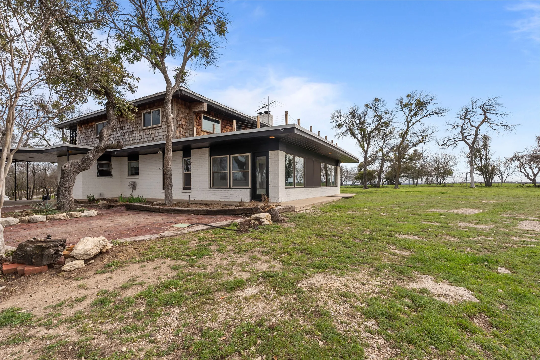 Single Family Residence For Sale in Tarrant County , 9325 Westview Road, Fort Worth, Texas 76179, 3 Bedroom, 3 Bathroom, Garage spaces, 2,960 Sqft, built in 1961, mls#21337173, Real Estate Agent in Fort Worth, Homes For Sale in Tarrant county, Homes For Sale in Fort Worth, Realtor in Fort Worth Texas, Real Estate Brokerage Independent Realty Texas, Luminita Cordes Realtor