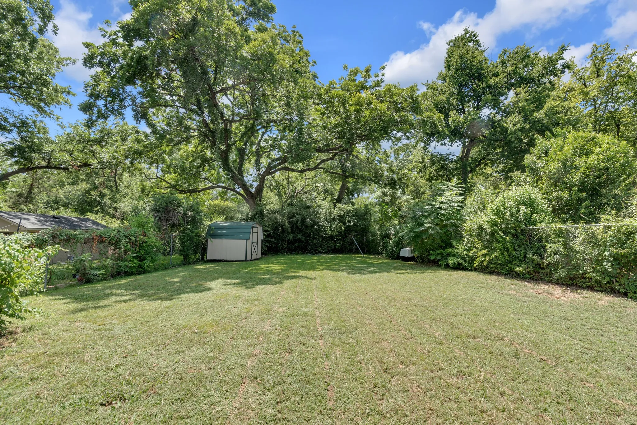 Single Family Residence For Sale in Dallas County , 6315 Harmony Lane, Dallas, Texas 75241, 3 Bedroom, 2 Bathroom, 2 Garage spaces, 1,084 Sqft, built in 1961, mls#21339236, Real Estate Agent in Dallas, Homes For Sale in Dallas county, Homes For Sale in Dallas, Realtor in Dallas Texas, Real Estate Brokerage Independent Realty Texas, Luminita Cordes Realtor