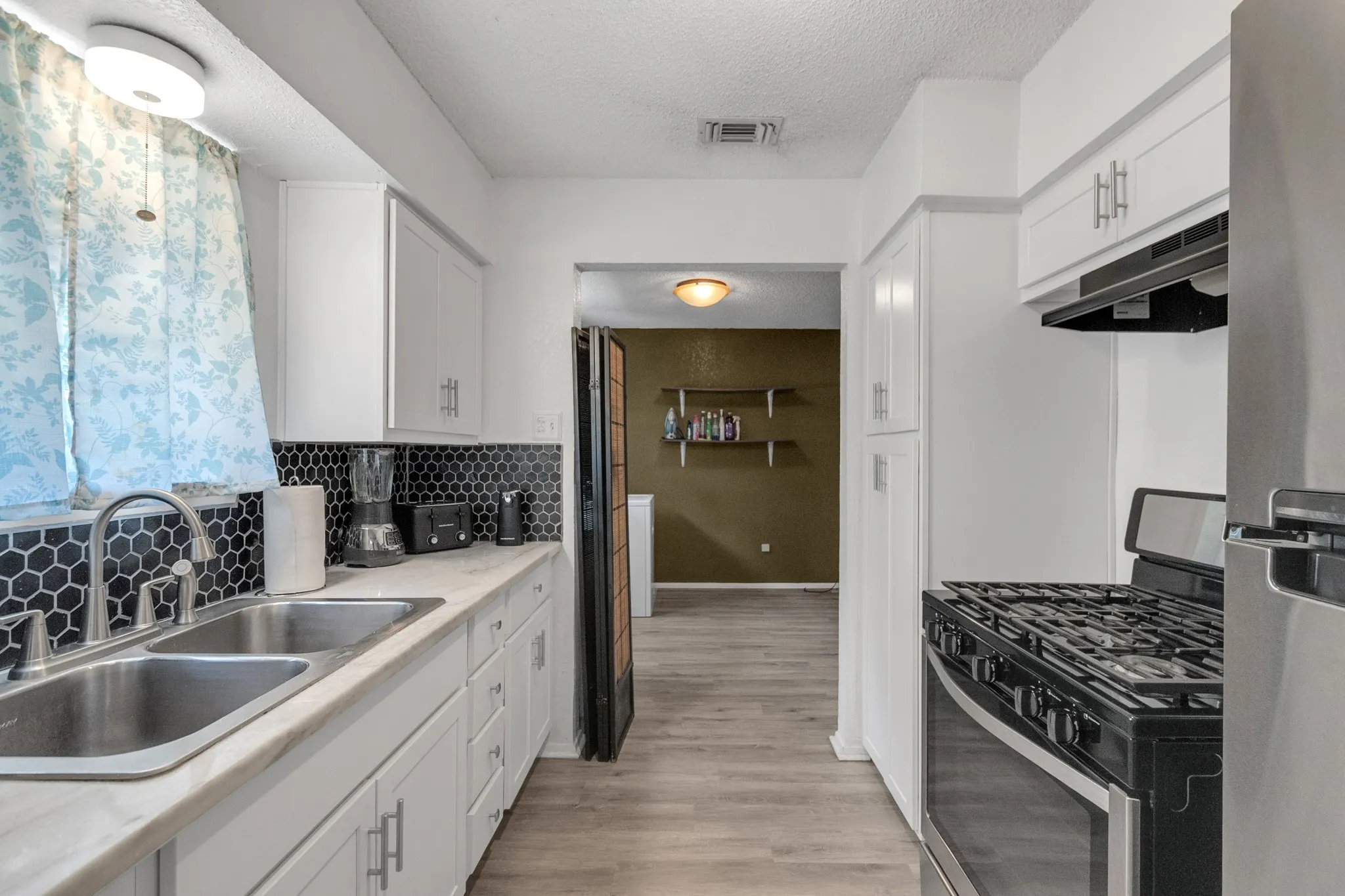Single Family Residence For Sale in Dallas County , 6315 Harmony Lane, Dallas, Texas 75241, 3 Bedroom, 2 Bathroom, 2 Garage spaces, 1,084 Sqft, built in 1961, mls#21339236, Real Estate Agent in Dallas, Homes For Sale in Dallas county, Homes For Sale in Dallas, Realtor in Dallas Texas, Real Estate Brokerage Independent Realty Texas, Luminita Cordes Realtor
