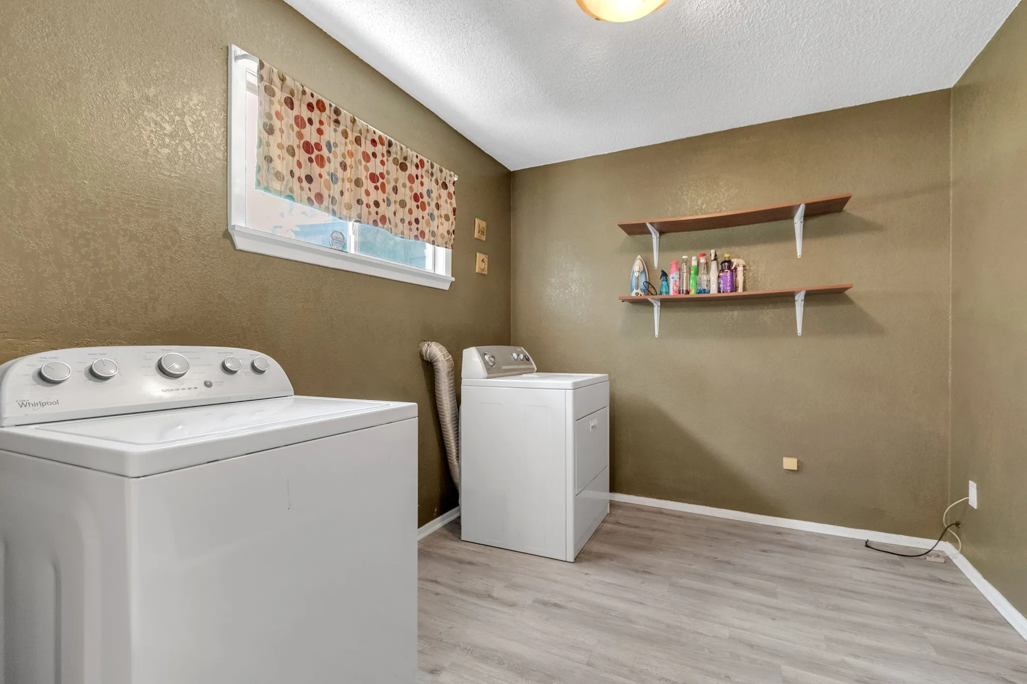 Single Family Residence For Sale in Dallas County , 6315 Harmony Lane, Dallas, Texas 75241, 3 Bedroom, 2 Bathroom, 2 Garage spaces, 1,084 Sqft, built in 1961, mls#21339236, Real Estate Agent in Dallas, Homes For Sale in Dallas county, Homes For Sale in Dallas, Realtor in Dallas Texas, Real Estate Brokerage Independent Realty Texas, Luminita Cordes Realtor