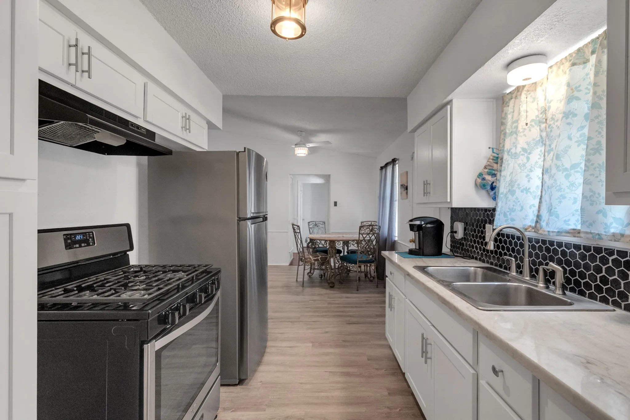 Single Family Residence For Sale in Dallas County , 6315 Harmony Lane, Dallas, Texas 75241, 3 Bedroom, 2 Bathroom, 2 Garage spaces, 1,084 Sqft, built in 1961, mls#21339236, Real Estate Agent in Dallas, Homes For Sale in Dallas county, Homes For Sale in Dallas, Realtor in Dallas Texas, Real Estate Brokerage Independent Realty Texas, Luminita Cordes Realtor