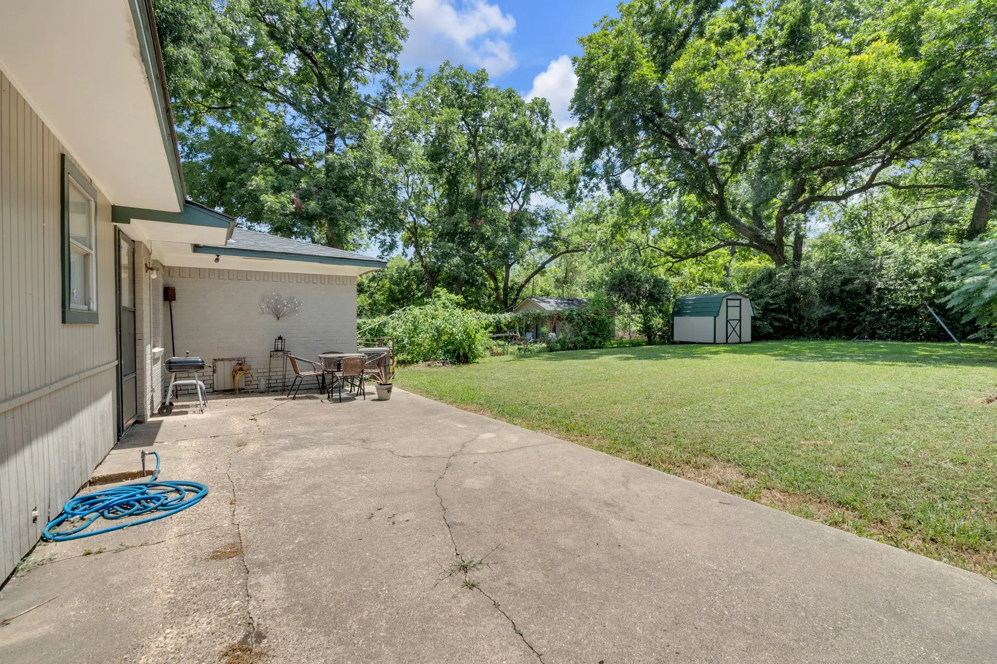 Single Family Residence For Sale in Dallas County , 6315 Harmony Lane, Dallas, Texas 75241, 3 Bedroom, 2 Bathroom, 2 Garage spaces, 1,084 Sqft, built in 1961, mls#21339236, Real Estate Agent in Dallas, Homes For Sale in Dallas county, Homes For Sale in Dallas, Realtor in Dallas Texas, Real Estate Brokerage Independent Realty Texas, Luminita Cordes Realtor