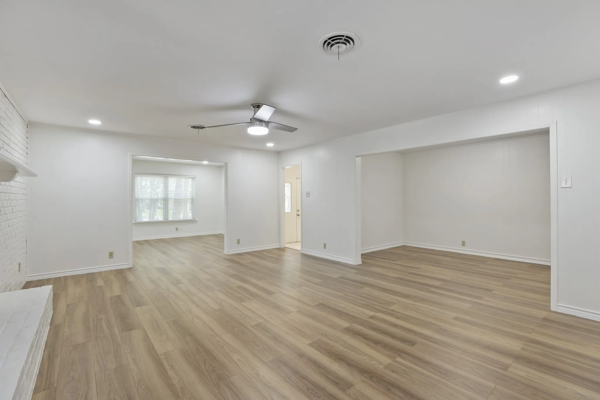 Single Family Residence For Sale in Tarrant County , 624 Hillview Drive, Hurst, Texas 76054, 3 Bedroom, 2 Bathroom, 2 Garage spaces, 2,084 Sqft, built in 1956, mls#21335773, Real Estate Agent in Hurst, Homes For Sale in Tarrant county, Homes For Sale in Hurst, Realtor in Hurst Texas, Real Estate Brokerage Independent Realty Texas, Luminita Cordes Realtor