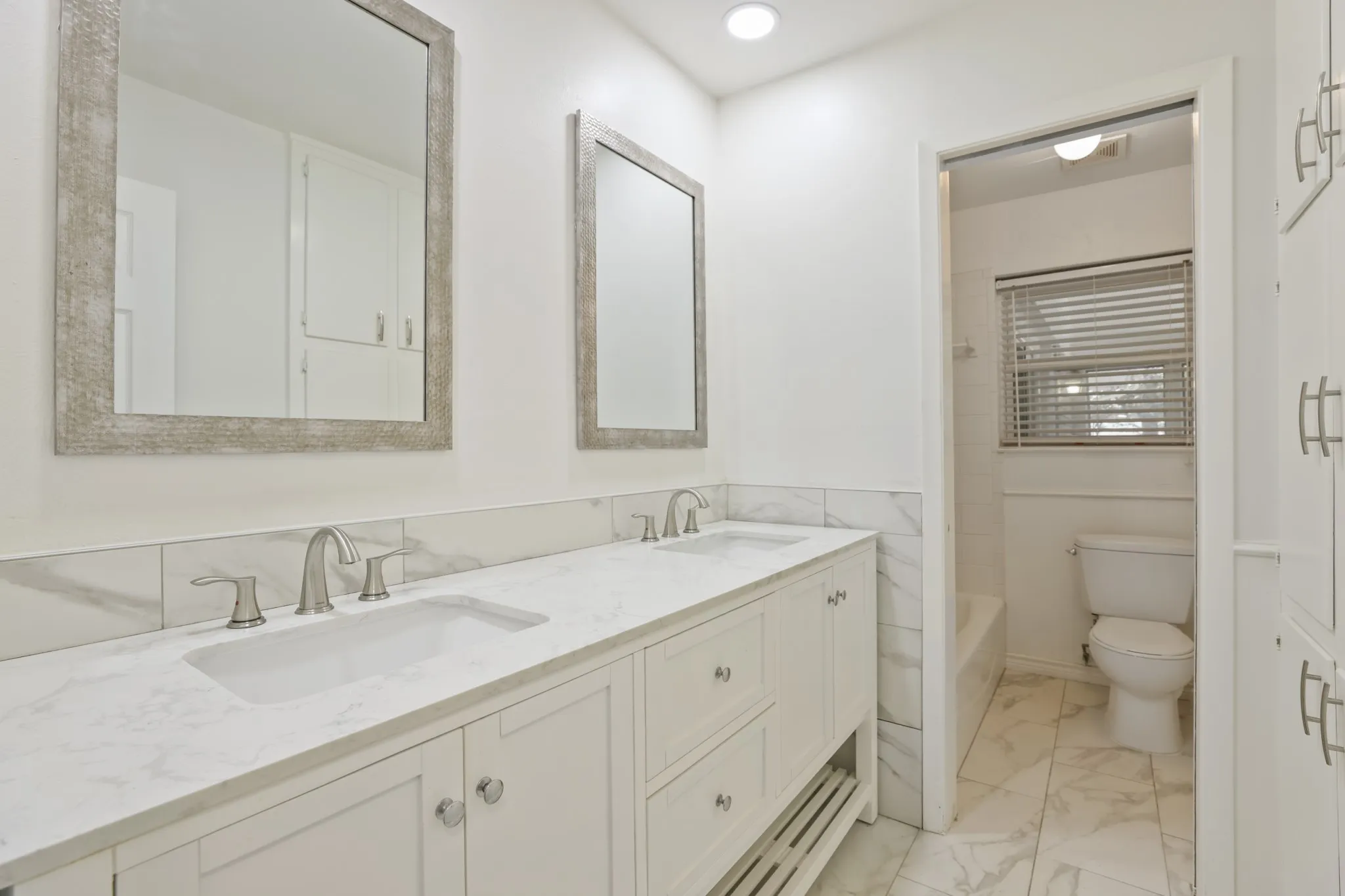 Single Family Residence For Sale in Tarrant County , 624 Hillview Drive, Hurst, Texas 76054, 3 Bedroom, 2 Bathroom, 2 Garage spaces, 2,084 Sqft, built in 1956, mls#21335773, Real Estate Agent in Hurst, Homes For Sale in Tarrant county, Homes For Sale in Hurst, Realtor in Hurst Texas, Real Estate Brokerage Independent Realty Texas, Luminita Cordes Realtor