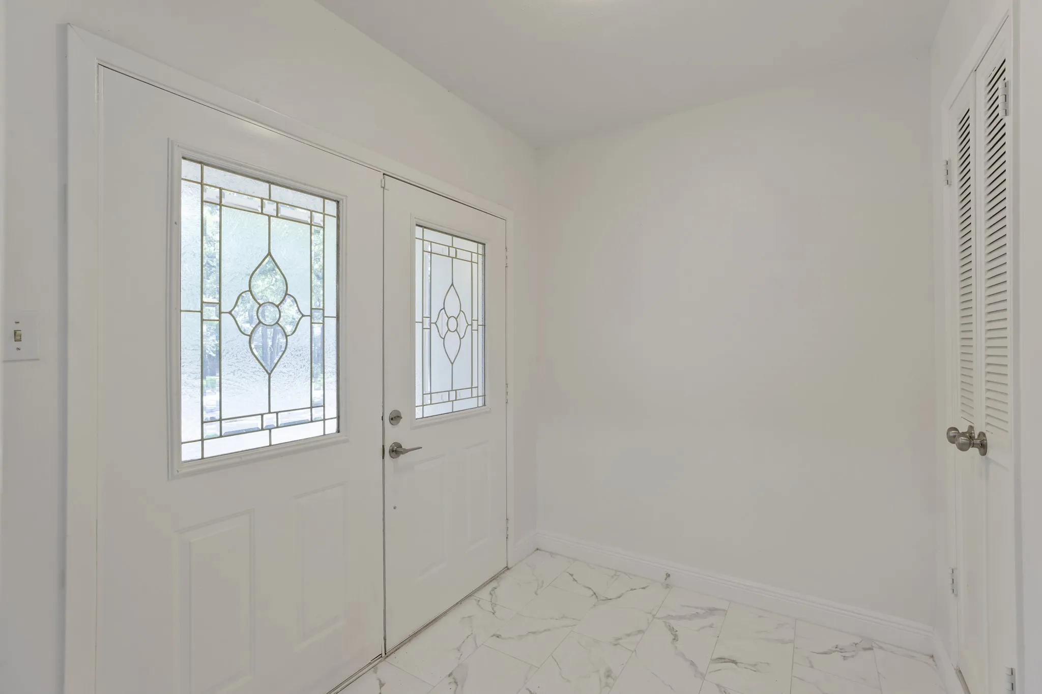 Single Family Residence For Sale in Tarrant County , 624 Hillview Drive, Hurst, Texas 76054, 3 Bedroom, 2 Bathroom, 2 Garage spaces, 2,084 Sqft, built in 1956, mls#21335773, Real Estate Agent in Hurst, Homes For Sale in Tarrant county, Homes For Sale in Hurst, Realtor in Hurst Texas, Real Estate Brokerage Independent Realty Texas, Luminita Cordes Realtor
