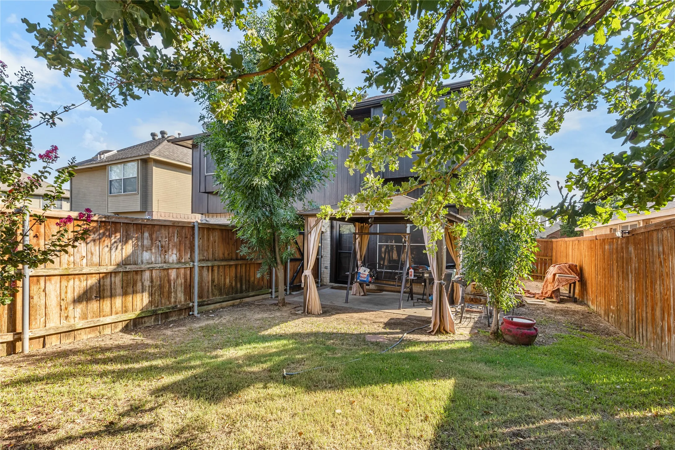 Single Family Residence For Sale in Denton County , 1409 Bregenz Lane, Lewisville, Texas 75067, 5 Bedroom, 3 Bathroom, 2 Garage spaces, 3,009 Sqft, built in 1997, mls#21334760, Real Estate Agent in Lewisville, Homes For Sale in Denton county, Homes For Sale in Lewisville, Realtor in Lewisville Texas, Real Estate Brokerage Independent Realty Texas, Luminita Cordes Realtor