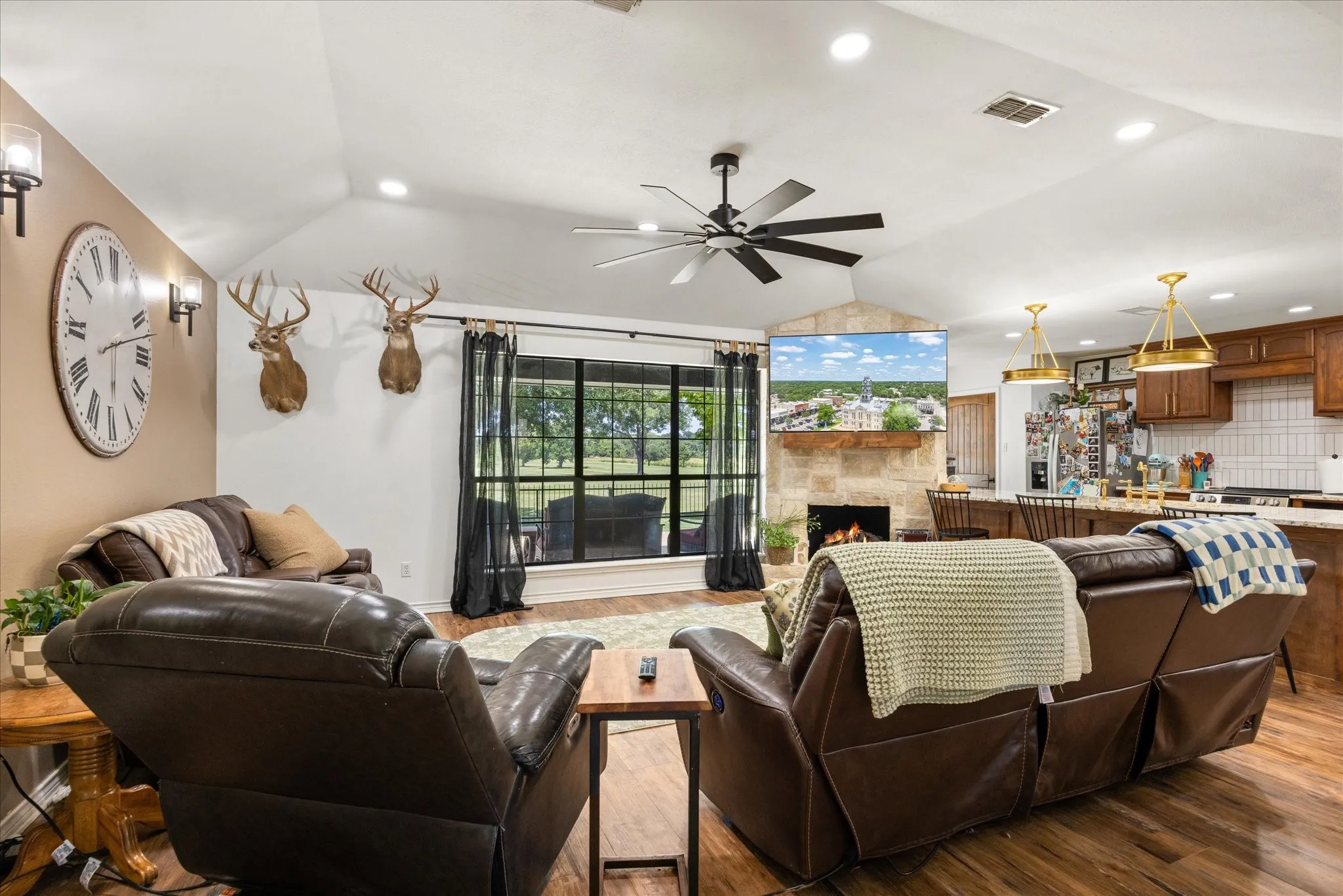 Single Family Residence For Sale in Erath County , 1003 Prairie Wind Boulevard, Stephenville, Texas 76401, 3 Bedroom, 2 Bathroom, 2 Garage spaces, 1,783 Sqft, built in 1998, mls#21337650, Real Estate Agent in Stephenville, Homes For Sale in Erath county, Homes For Sale in Stephenville, Realtor in Stephenville Texas, Real Estate Brokerage Independent Realty Texas, Luminita Cordes Realtor